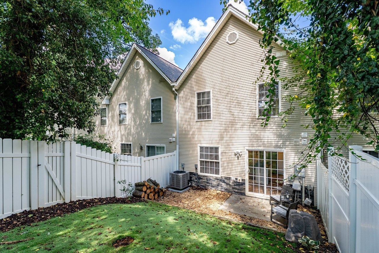 1092 OAKDALE CT, ROCKINGHAM, Virginia 22801, 3 Bedrooms Bedrooms, ,2 BathroomsBathrooms,Residential,1092 OAKDALE CT,681812 MLS # 681812