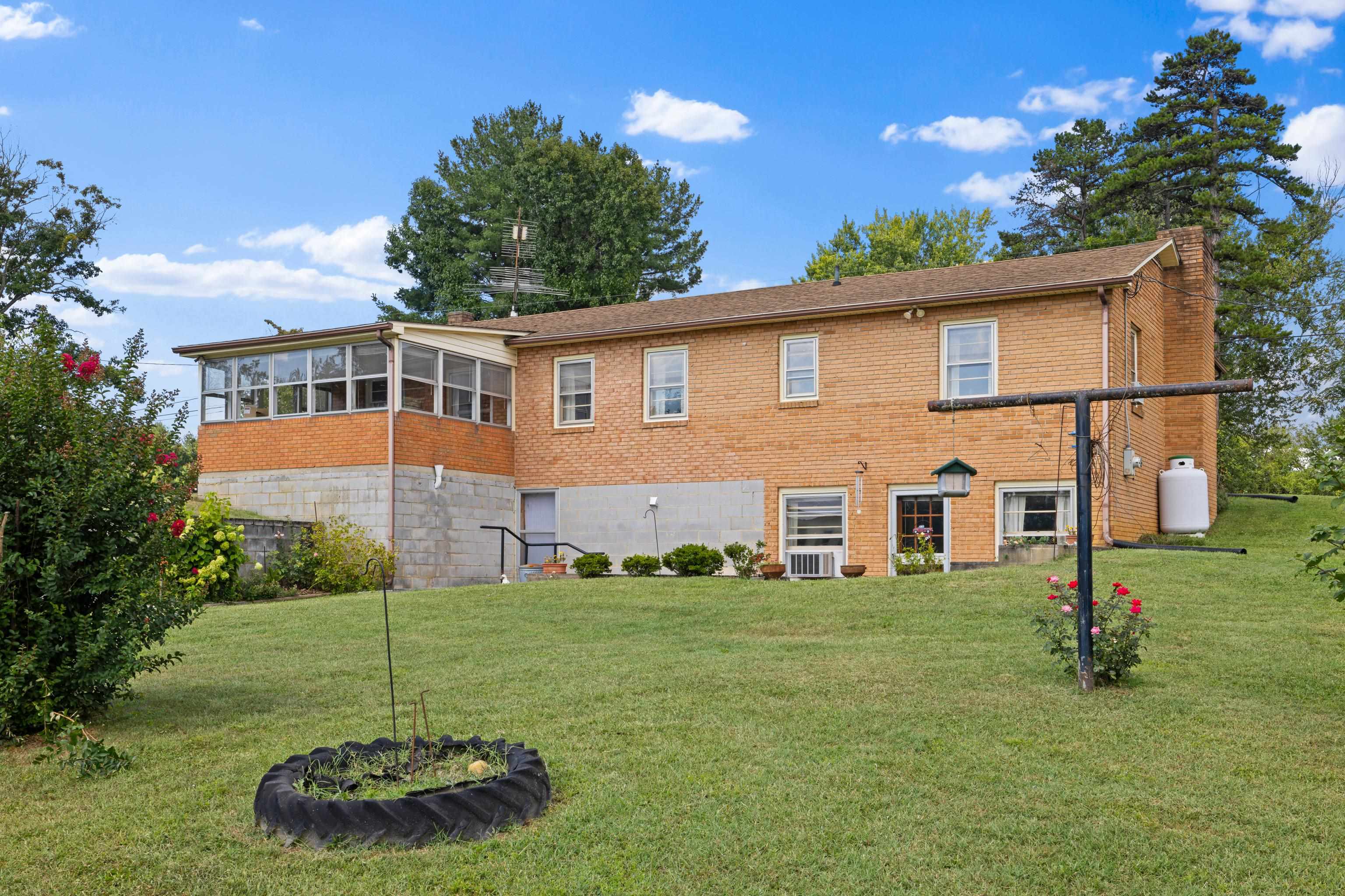 1096 COLD SPRING RD, STUARTS DRAFT, Virginia 24477, 3 Bedrooms Bedrooms, ,1 BathroomBathrooms,Residential,1096 COLD SPRING RD,681815 MLS # 681815 1096 COLD SPRING RD, STUARTS DRAFT, Virginia 24477, 3 Bedrooms Bedrooms, ,1 BathroomBathrooms,Residential,1096 COLD SPRING RD,681815 MLS # 681815