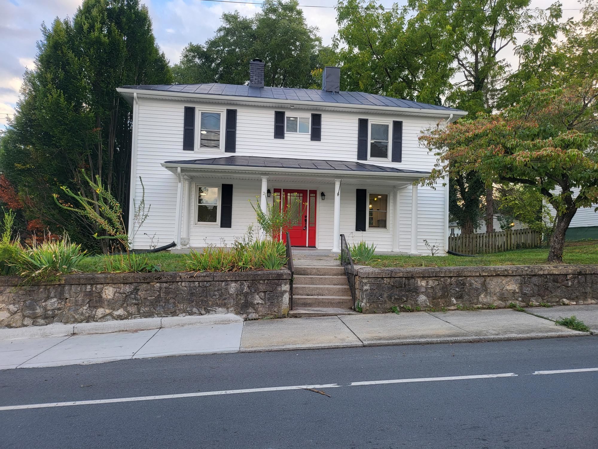 1202 W BEVERLEY ST, STAUNTON, Virginia 24401, 3 Bedrooms Bedrooms, ,2 BathroomsBathrooms,Residential,1202 W BEVERLEY ST,681830 MLS # 681830 1202 W BEVERLEY ST, STAUNTON, Virginia 24401, 3 Bedrooms Bedrooms, ,2 BathroomsBathrooms,Residential,1202 W BEVERLEY ST,681830 MLS # 681830