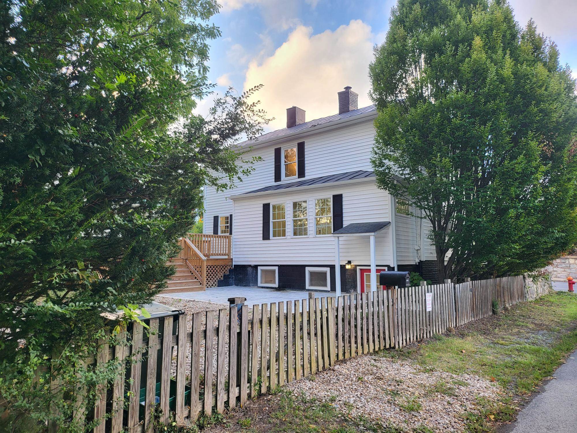 1202 W BEVERLEY ST, STAUNTON, Virginia 24401, 3 Bedrooms Bedrooms, ,2 BathroomsBathrooms,Residential,1202 W BEVERLEY ST,681830 MLS # 681830 1202 W BEVERLEY ST, STAUNTON, Virginia 24401, 3 Bedrooms Bedrooms, ,2 BathroomsBathrooms,Residential,1202 W BEVERLEY ST,681830 MLS # 681830