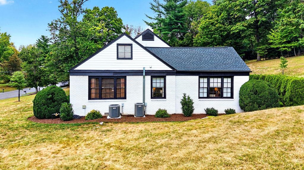 1431 DOGWOOD RD, STAUNTON, Virginia 24401, 3 Bedrooms Bedrooms, ,2 BathroomsBathrooms,Residential,1431 DOGWOOD RD,681834 MLS # 681834 1431 DOGWOOD RD, STAUNTON, Virginia 24401, 3 Bedrooms Bedrooms, ,2 BathroomsBathrooms,Residential,1431 DOGWOOD RD,681834 MLS # 681834