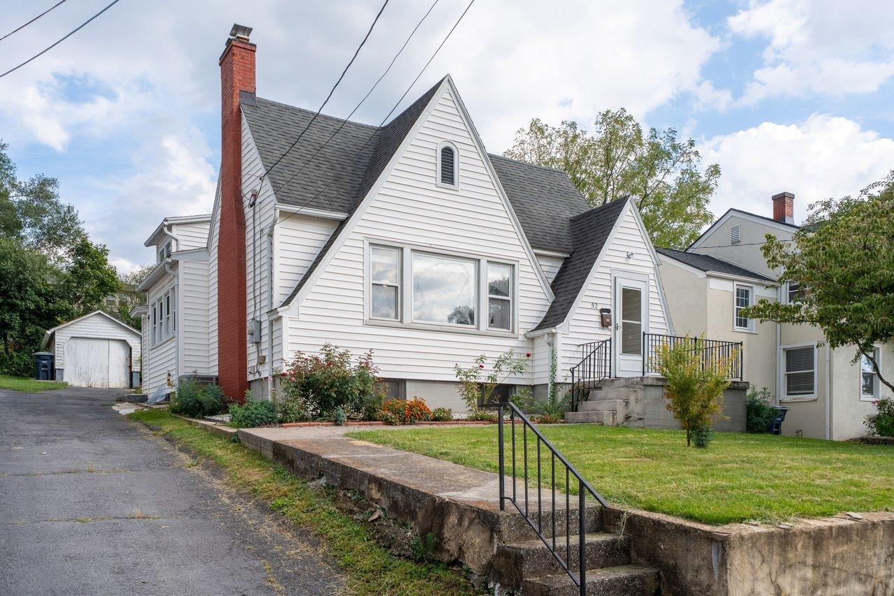 52 N WILLOW ST, HARRISONBURG, Virginia 22802, 3 Bedrooms Bedrooms, ,2 BathroomsBathrooms,Residential,52 N WILLOW ST,681840 MLS # 681840 52 N WILLOW ST, HARRISONBURG, Virginia 22802, 3 Bedrooms Bedrooms, ,2 BathroomsBathrooms,Residential,52 N WILLOW ST,681840 MLS # 681840
