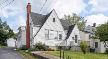 52 N WILLOW ST, HARRISONBURG, Virginia 22802, 3 Bedrooms Bedrooms, ,2 BathroomsBathrooms,Residential,52 N WILLOW ST,681840 MLS # 681840