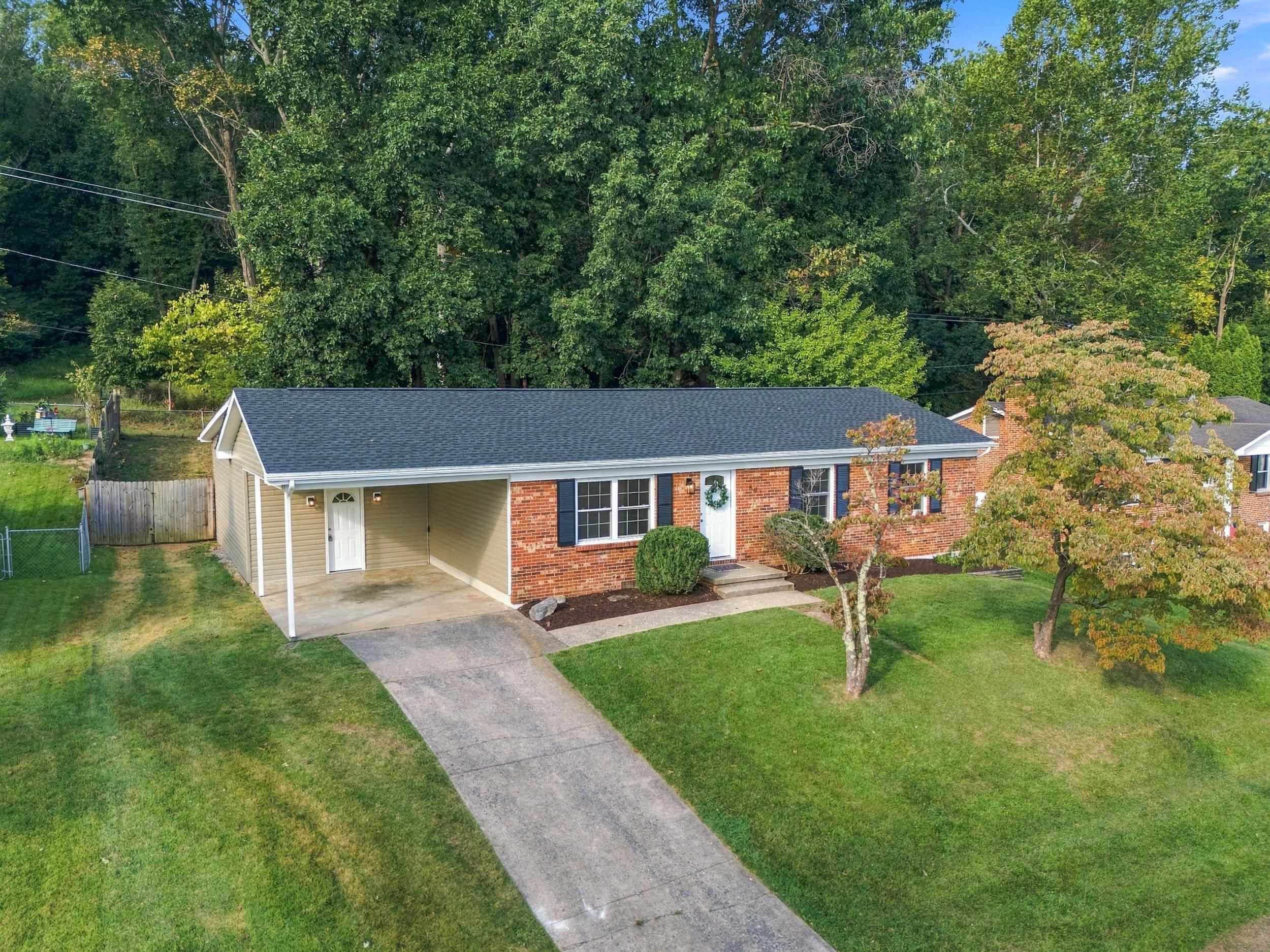 661 GLORIA PL, STAUNTON, Virginia 24401, 4 Bedrooms Bedrooms, ,2 BathroomsBathrooms,Residential,661 GLORIA PL,681848 MLS # 681848