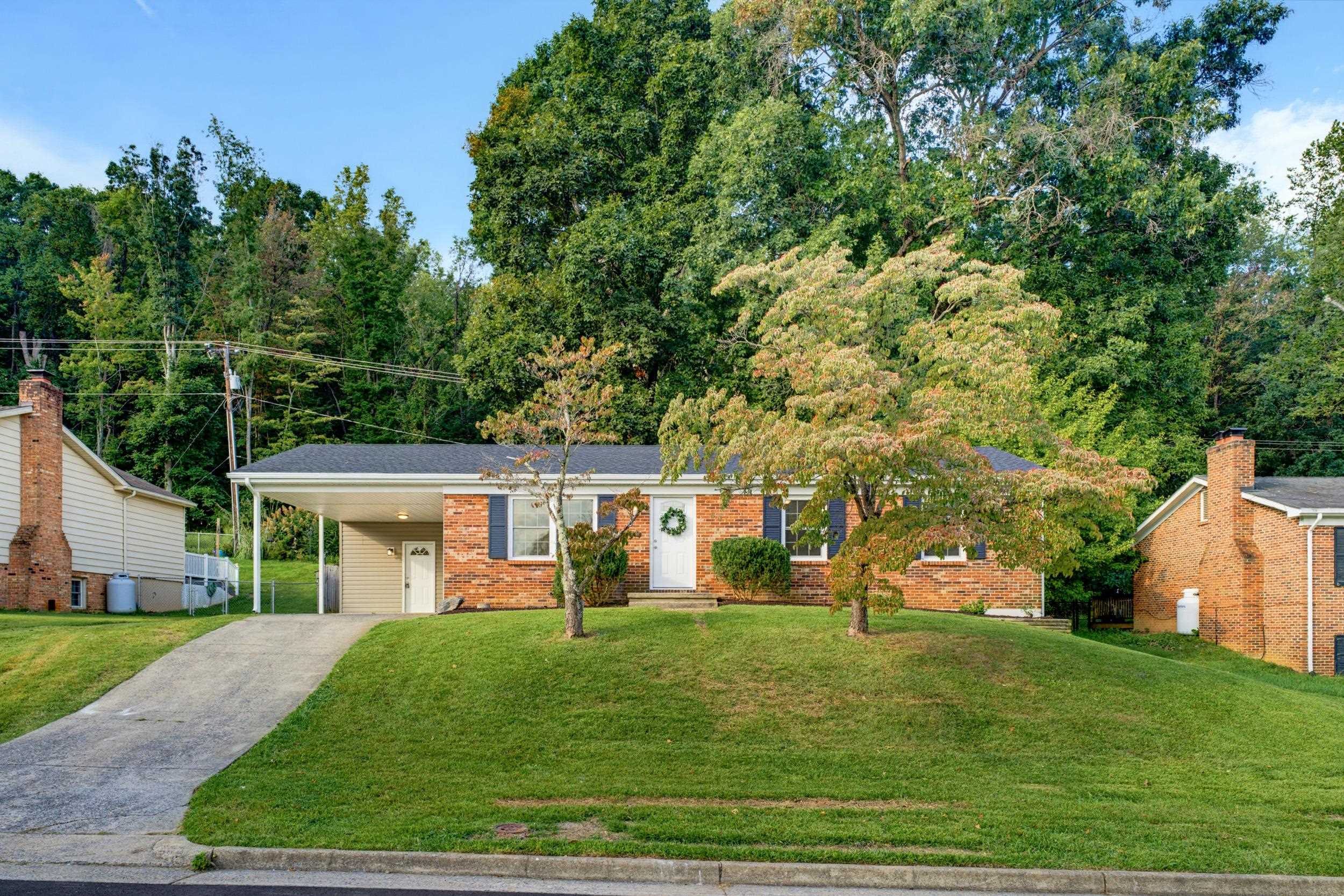 661 GLORIA PL, STAUNTON, Virginia 24401, 4 Bedrooms Bedrooms, ,2 BathroomsBathrooms,Residential,661 GLORIA PL,681848 MLS # 681848
