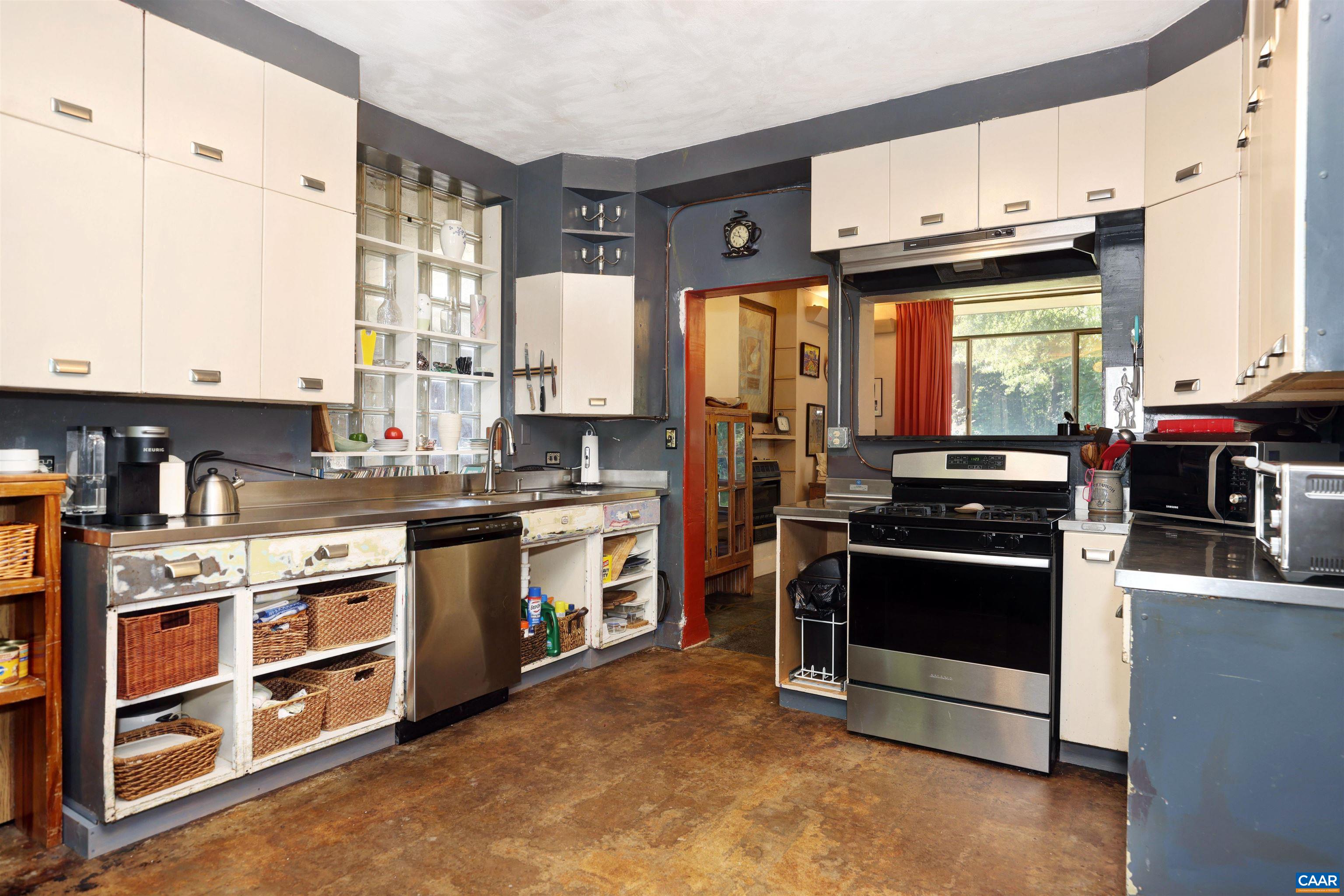 23 OLD FARM RD, CHARLOTTESVILLE, Virginia 22903, 5 Bedrooms Bedrooms, ,4 BathroomsBathrooms,Residential,23 OLD FARM RD,681853 MLS # 681853