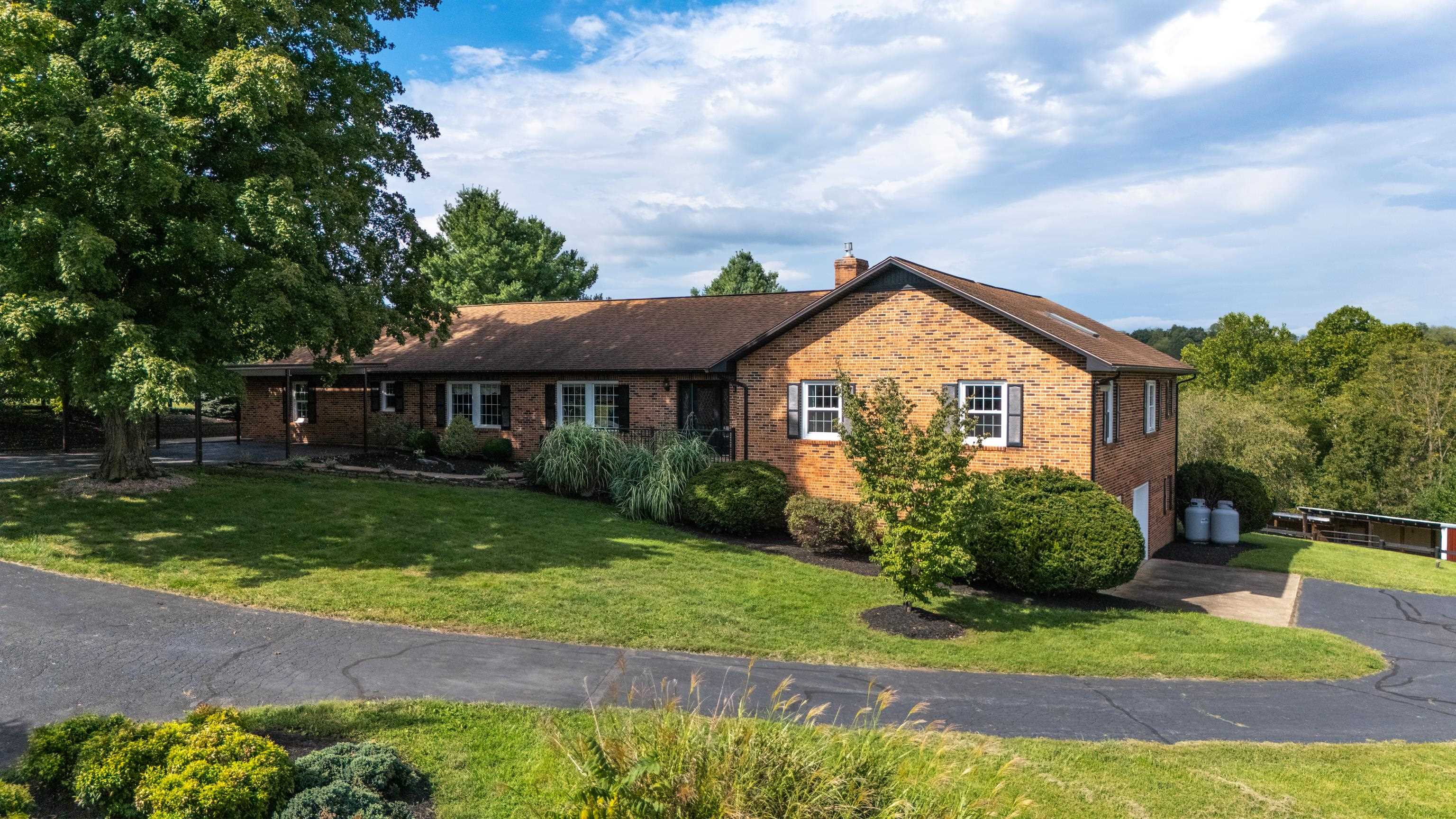 308 STONEWALL RD, WEYERS CAVE, Virginia 24486, 5 Bedrooms Bedrooms, ,5 BathroomsBathrooms,Residential,308 STONEWALL RD,681857 MLS # 681857 308 STONEWALL RD, WEYERS CAVE, Virginia 24486, 5 Bedrooms Bedrooms, ,5 BathroomsBathrooms,Residential,308 STONEWALL RD,681857 MLS # 681857