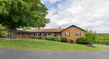 308 STONEWALL RD, WEYERS CAVE, Virginia 24486, 5 Bedrooms Bedrooms, ,5 BathroomsBathrooms,Residential,308 STONEWALL RD,681857 MLS # 681857