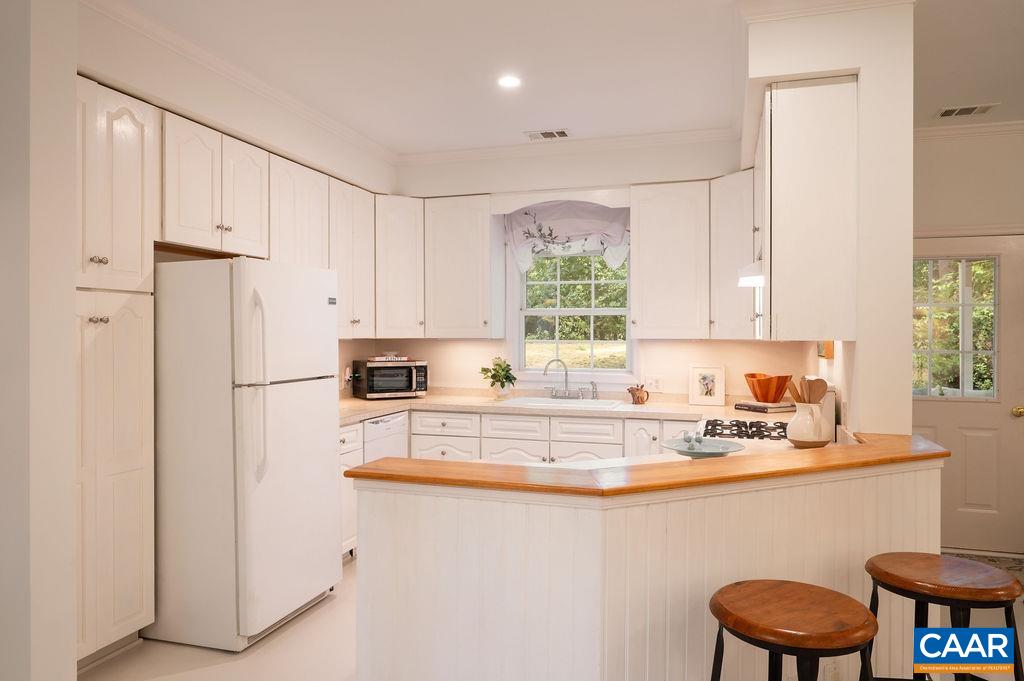 180 LYNX FARM LN, CHARLOTTESVILLE, Virginia 22903, 2 Bedrooms Bedrooms, ,2 BathroomsBathrooms,Residential,180 LYNX FARM LN,681858 MLS # 681858 180 LYNX FARM LN, CHARLOTTESVILLE, Virginia 22903, 2 Bedrooms Bedrooms, ,2 BathroomsBathrooms,Residential,180 LYNX FARM LN,681858 MLS # 681858