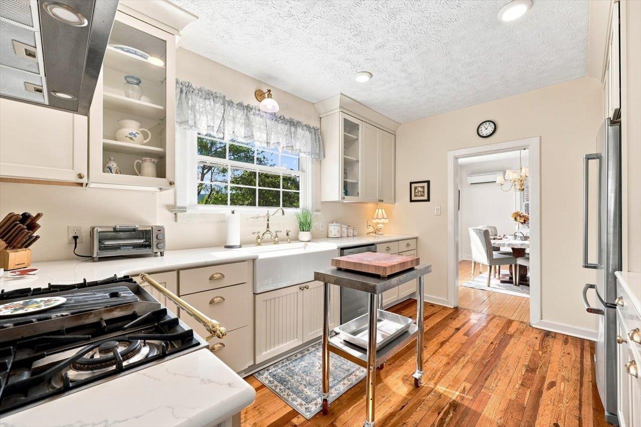 504 WALNUT AVE, WAYNESBORO, Virginia 22980, 3 Bedrooms Bedrooms, ,2 BathroomsBathrooms,Residential,504 WALNUT AVE,681861 MLS # 681861 504 WALNUT AVE, WAYNESBORO, Virginia 22980, 3 Bedrooms Bedrooms, ,2 BathroomsBathrooms,Residential,504 WALNUT AVE,681861 MLS # 681861