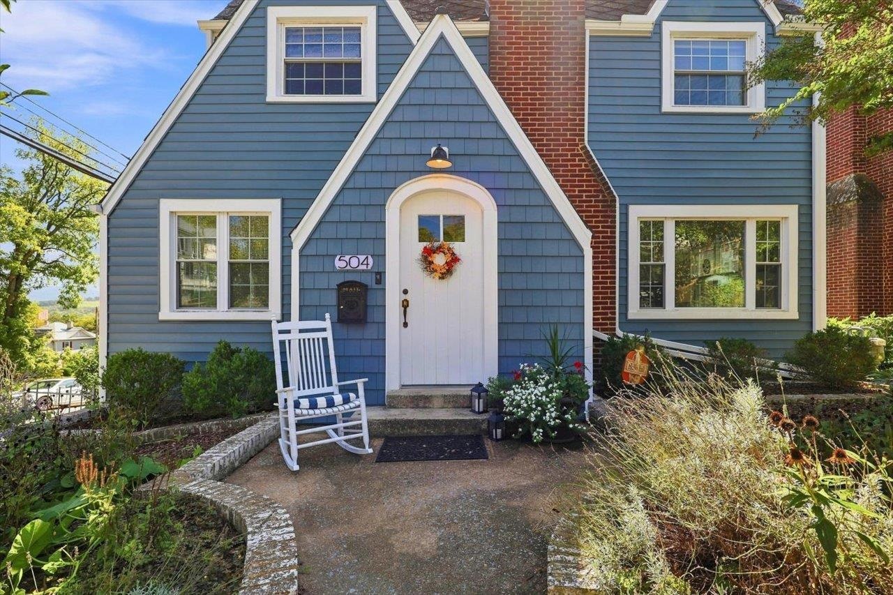 504 WALNUT AVE, WAYNESBORO, Virginia 22980, 3 Bedrooms Bedrooms, ,2 BathroomsBathrooms,Residential,504 WALNUT AVE,681861 MLS # 681861 504 WALNUT AVE, WAYNESBORO, Virginia 22980, 3 Bedrooms Bedrooms, ,2 BathroomsBathrooms,Residential,504 WALNUT AVE,681861 MLS # 681861