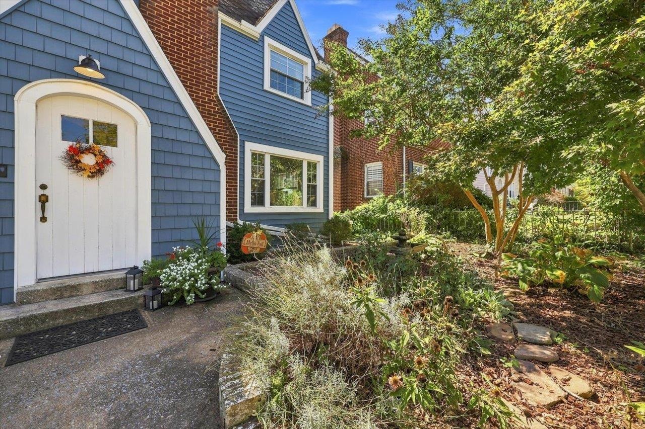 504 WALNUT AVE, WAYNESBORO, Virginia 22980, 3 Bedrooms Bedrooms, ,2 BathroomsBathrooms,Residential,504 WALNUT AVE,681861 MLS # 681861 504 WALNUT AVE, WAYNESBORO, Virginia 22980, 3 Bedrooms Bedrooms, ,2 BathroomsBathrooms,Residential,504 WALNUT AVE,681861 MLS # 681861