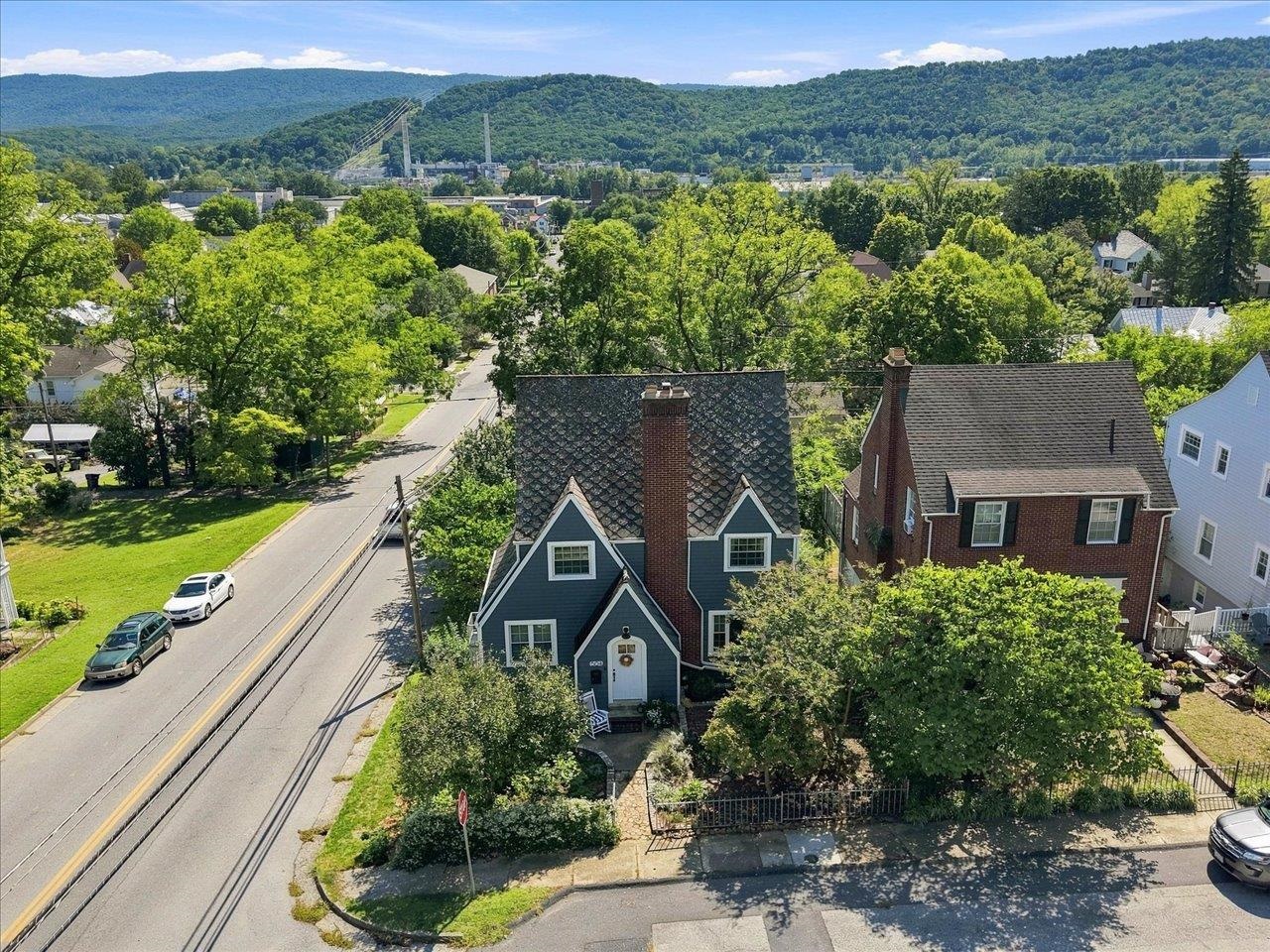 504 WALNUT AVE, WAYNESBORO, Virginia 22980, 3 Bedrooms Bedrooms, ,2 BathroomsBathrooms,Residential,504 WALNUT AVE,681861 MLS # 681861 504 WALNUT AVE, WAYNESBORO, Virginia 22980, 3 Bedrooms Bedrooms, ,2 BathroomsBathrooms,Residential,504 WALNUT AVE,681861 MLS # 681861