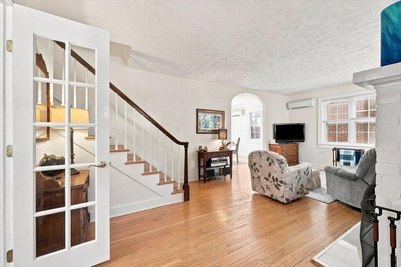 504 WALNUT AVE, WAYNESBORO, Virginia 22980, 3 Bedrooms Bedrooms, ,2 BathroomsBathrooms,Residential,504 WALNUT AVE,681861 MLS # 681861 504 WALNUT AVE, WAYNESBORO, Virginia 22980, 3 Bedrooms Bedrooms, ,2 BathroomsBathrooms,Residential,504 WALNUT AVE,681861 MLS # 681861