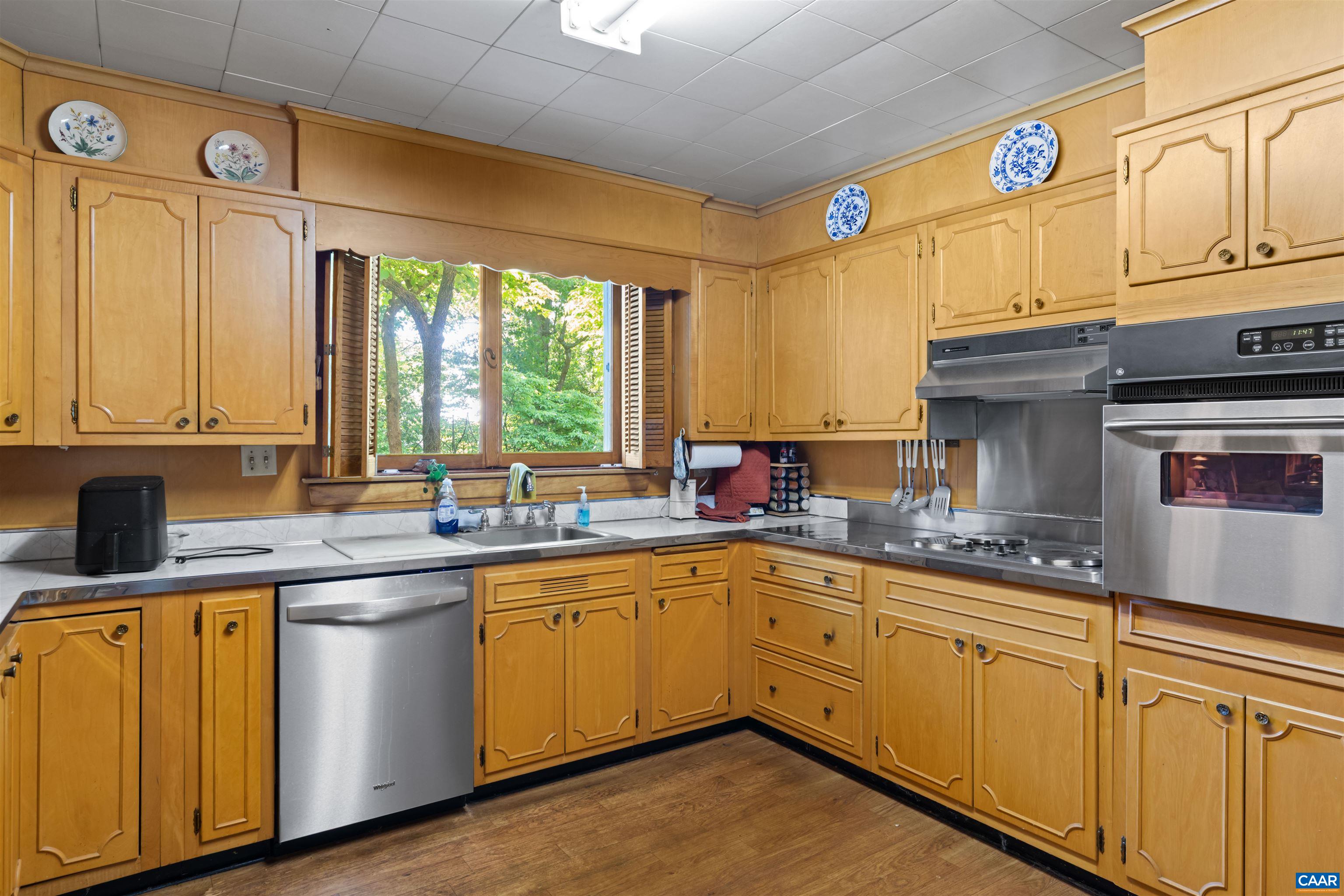 490 OAK CIR, CHARLOTTESVILLE, Virginia 22901, 4 Bedrooms Bedrooms, ,3 BathroomsBathrooms,Residential,490 OAK CIR,681811 MLS # 681811 490 OAK CIR, CHARLOTTESVILLE, Virginia 22901, 4 Bedrooms Bedrooms, ,3 BathroomsBathrooms,Residential,490 OAK CIR,681811 MLS # 681811