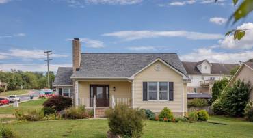 2110 RAMBLEWOOD RD, HARRISONBURG, Virginia 22801, 3 Bedrooms Bedrooms, ,3 BathroomsBathrooms,Residential,2110 RAMBLEWOOD RD,681863 MLS # 681863