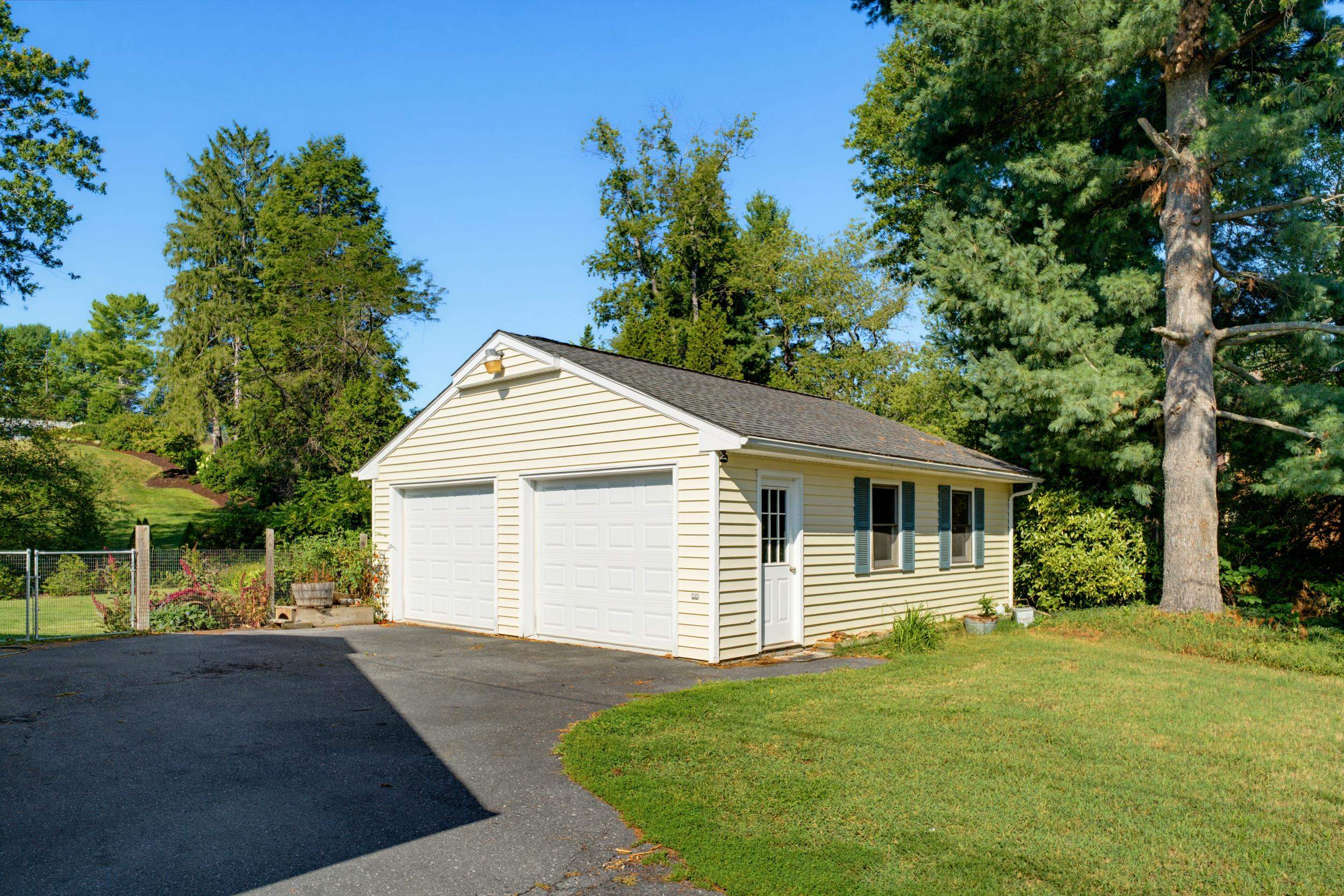 1217 MEADOWBROOK RD, WAYNESBORO, Virginia 22980, 3 Bedrooms Bedrooms, ,2 BathroomsBathrooms,Residential,Tax Map 63 - 10 - 6 - Parcels 2 & 2A,1217 MEADOWBROOK RD,681865 MLS # 681865