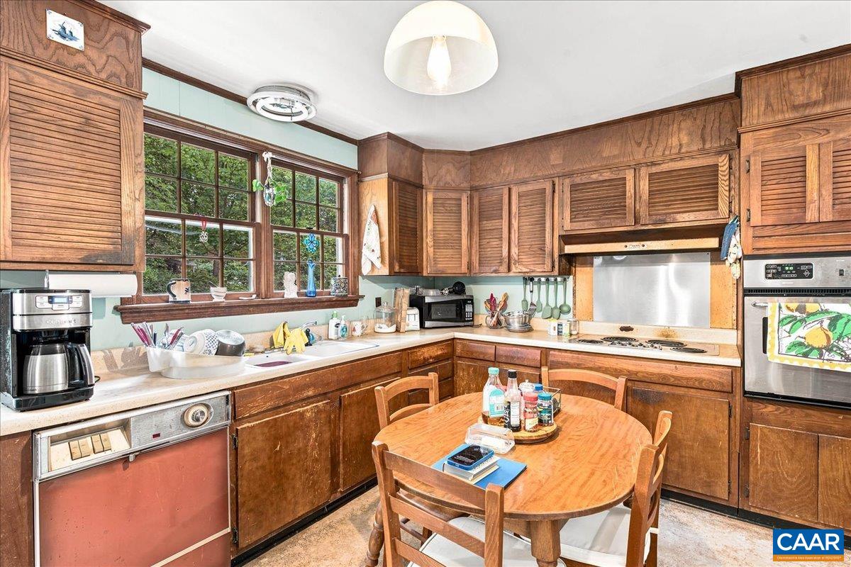 1610 INGLEWOOD DR, CHARLOTTESVILLE, Virginia 22901, 3 Bedrooms Bedrooms, ,2 BathroomsBathrooms,Residential,1610 Inglewood Dr,1610 INGLEWOOD DR,681229 MLS # 681229 1610 INGLEWOOD DR, CHARLOTTESVILLE, Virginia 22901, 3 Bedrooms Bedrooms, ,2 BathroomsBathrooms,Residential,1610 Inglewood Dr,1610 INGLEWOOD DR,681229 MLS # 681229