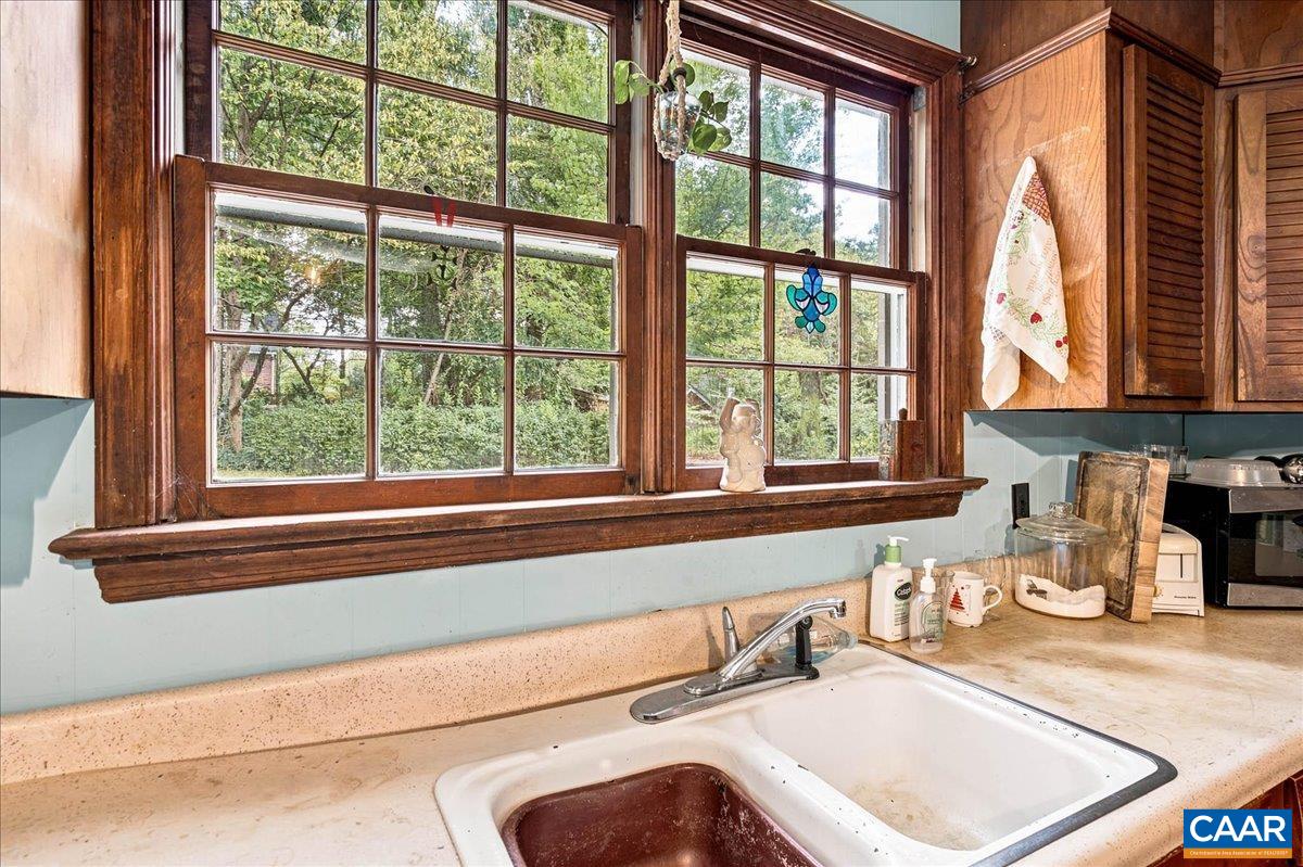 1610 INGLEWOOD DR, CHARLOTTESVILLE, Virginia 22901, 3 Bedrooms Bedrooms, ,2 BathroomsBathrooms,Residential,1610 Inglewood Dr,1610 INGLEWOOD DR,681229 MLS # 681229 1610 INGLEWOOD DR, CHARLOTTESVILLE, Virginia 22901, 3 Bedrooms Bedrooms, ,2 BathroomsBathrooms,Residential,1610 Inglewood Dr,1610 INGLEWOOD DR,681229 MLS # 681229