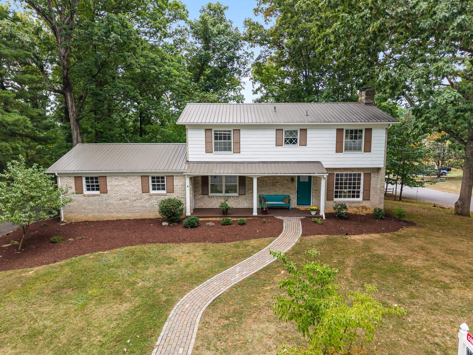 426 WINDEMERE DR, STAUNTON, Virginia 24401, 4 Bedrooms Bedrooms, ,2 BathroomsBathrooms,Residential,426 WINDEMERE DR,681879 MLS # 681879