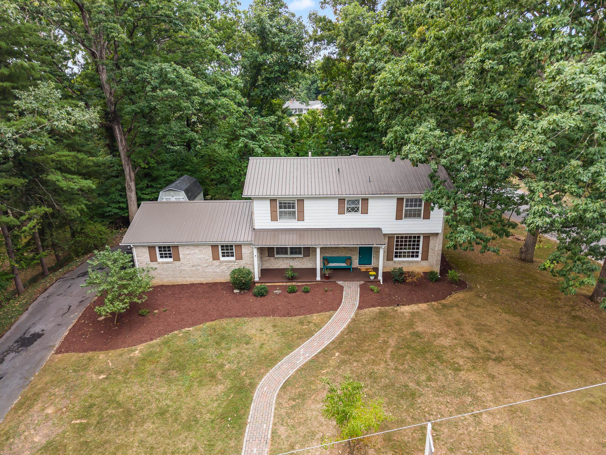 426 WINDEMERE DR, STAUNTON, Virginia 24401, 4 Bedrooms Bedrooms, ,2 BathroomsBathrooms,Residential,426 WINDEMERE DR,681879 MLS # 681879