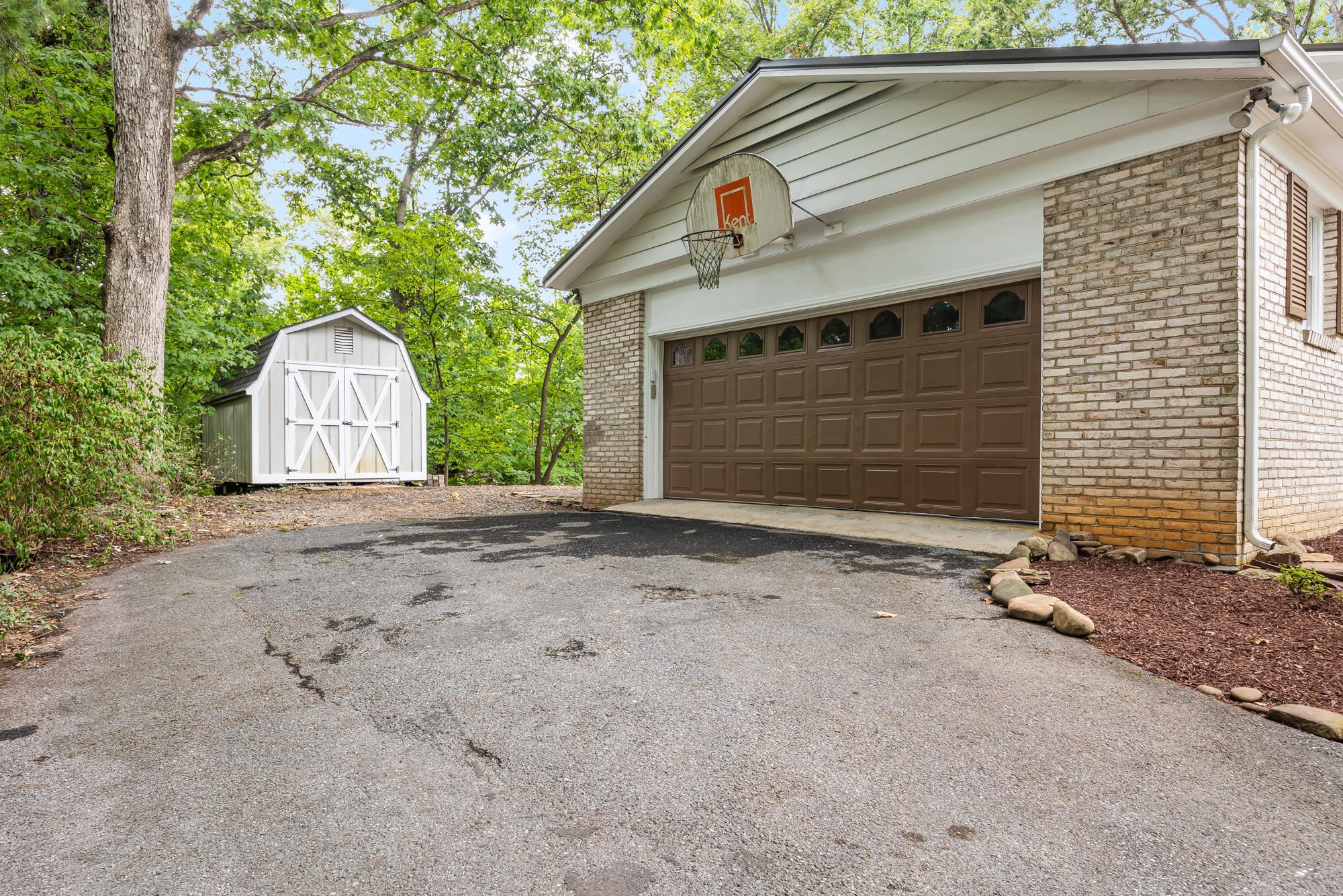 426 WINDEMERE DR, STAUNTON, Virginia 24401, 4 Bedrooms Bedrooms, ,2 BathroomsBathrooms,Residential,426 WINDEMERE DR,681879 MLS # 681879