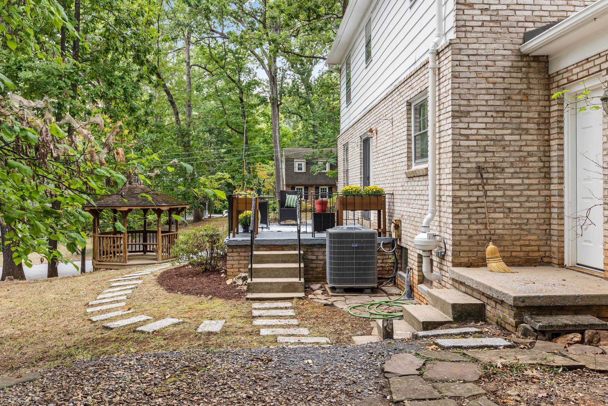 426 WINDEMERE DR, STAUNTON, Virginia 24401, 4 Bedrooms Bedrooms, ,2 BathroomsBathrooms,Residential,426 WINDEMERE DR,681879 MLS # 681879