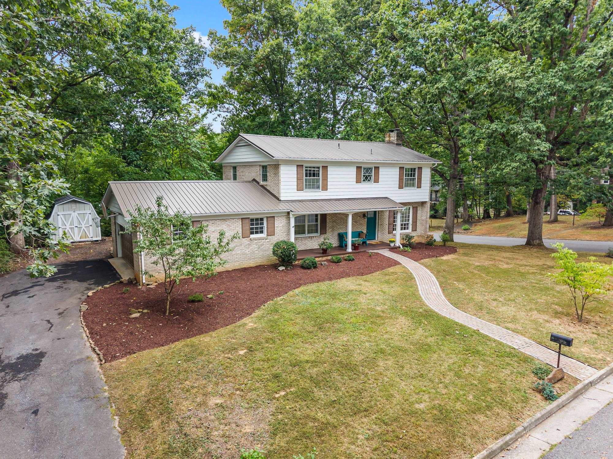 426 WINDEMERE DR, STAUNTON, Virginia 24401, 4 Bedrooms Bedrooms, ,2 BathroomsBathrooms,Residential,426 WINDEMERE DR,681879 MLS # 681879