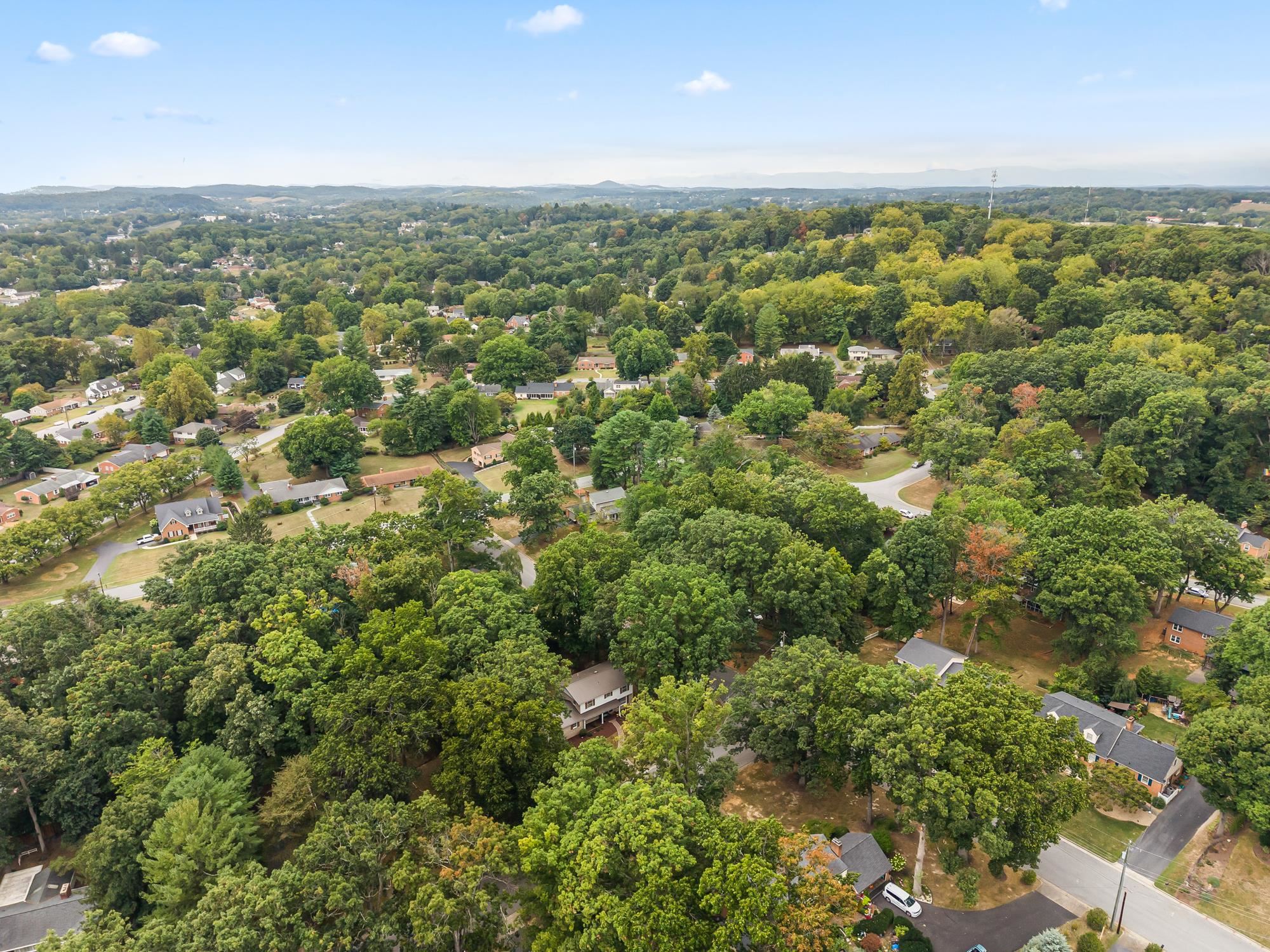 426 WINDEMERE DR, STAUNTON, Virginia 24401, 4 Bedrooms Bedrooms, ,2 BathroomsBathrooms,Residential,426 WINDEMERE DR,681879 MLS # 681879