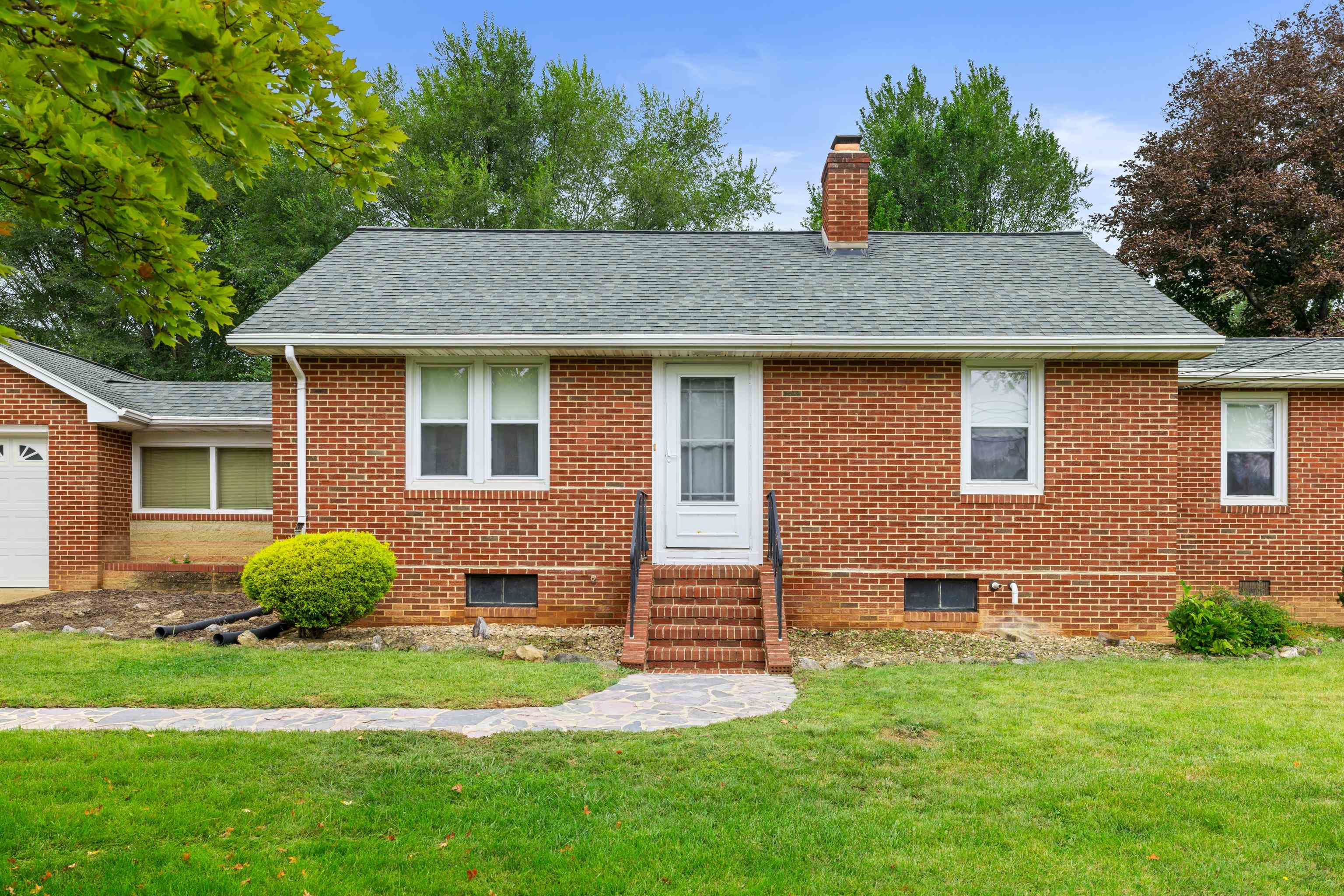 8635 NORTH VALLEY PIKE, ROCKINGHAM, Virginia 22802, 3 Bedrooms Bedrooms, ,1 BathroomBathrooms,Residential,8635 NORTH VALLEY PIKE,681881 MLS # 681881 8635 NORTH VALLEY PIKE, ROCKINGHAM, Virginia 22802, 3 Bedrooms Bedrooms, ,1 BathroomBathrooms,Residential,8635 NORTH VALLEY PIKE,681881 MLS # 681881