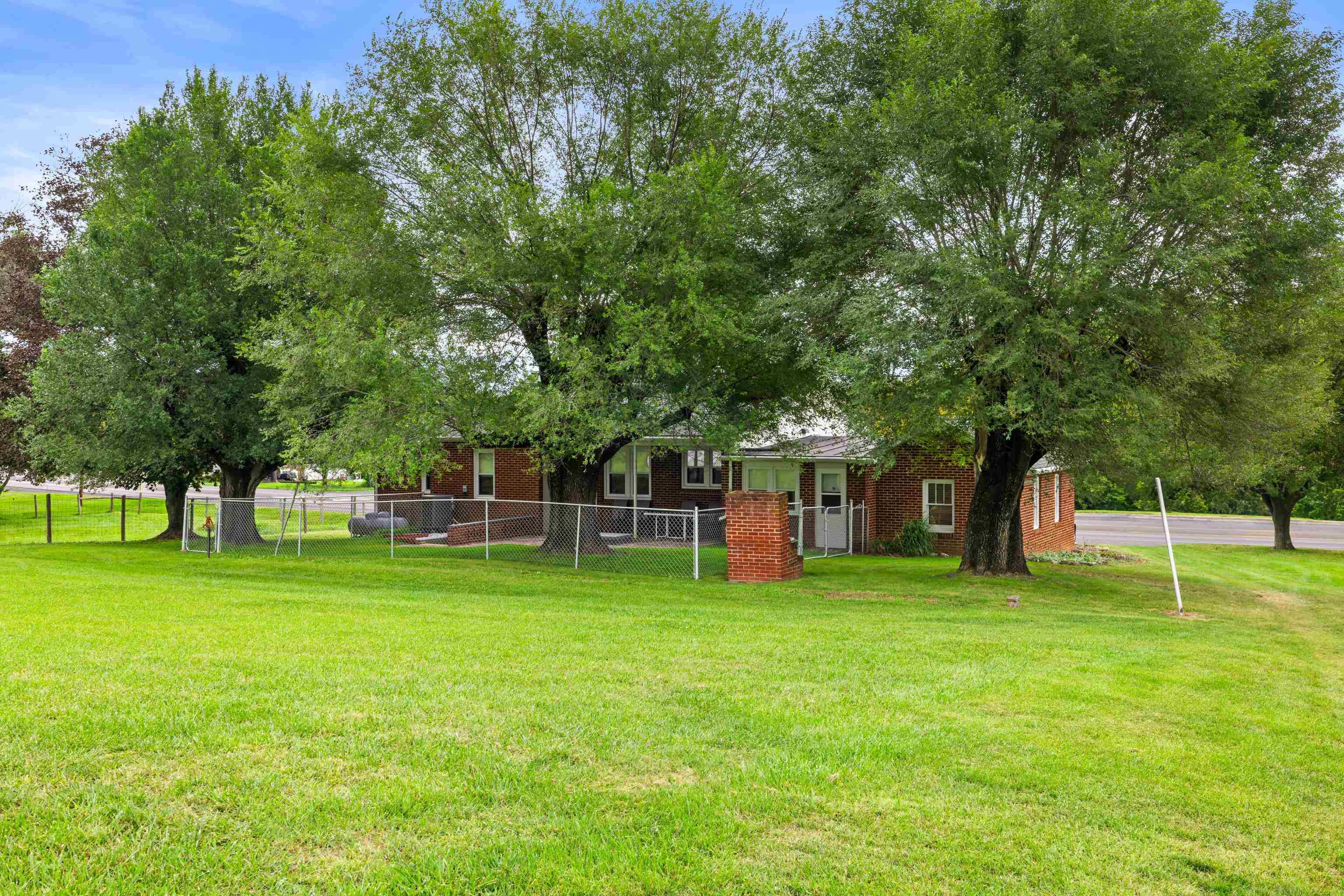 8635 NORTH VALLEY PIKE, ROCKINGHAM, Virginia 22802, 3 Bedrooms Bedrooms, ,1 BathroomBathrooms,Residential,8635 NORTH VALLEY PIKE,681881 MLS # 681881 8635 NORTH VALLEY PIKE, ROCKINGHAM, Virginia 22802, 3 Bedrooms Bedrooms, ,1 BathroomBathrooms,Residential,8635 NORTH VALLEY PIKE,681881 MLS # 681881