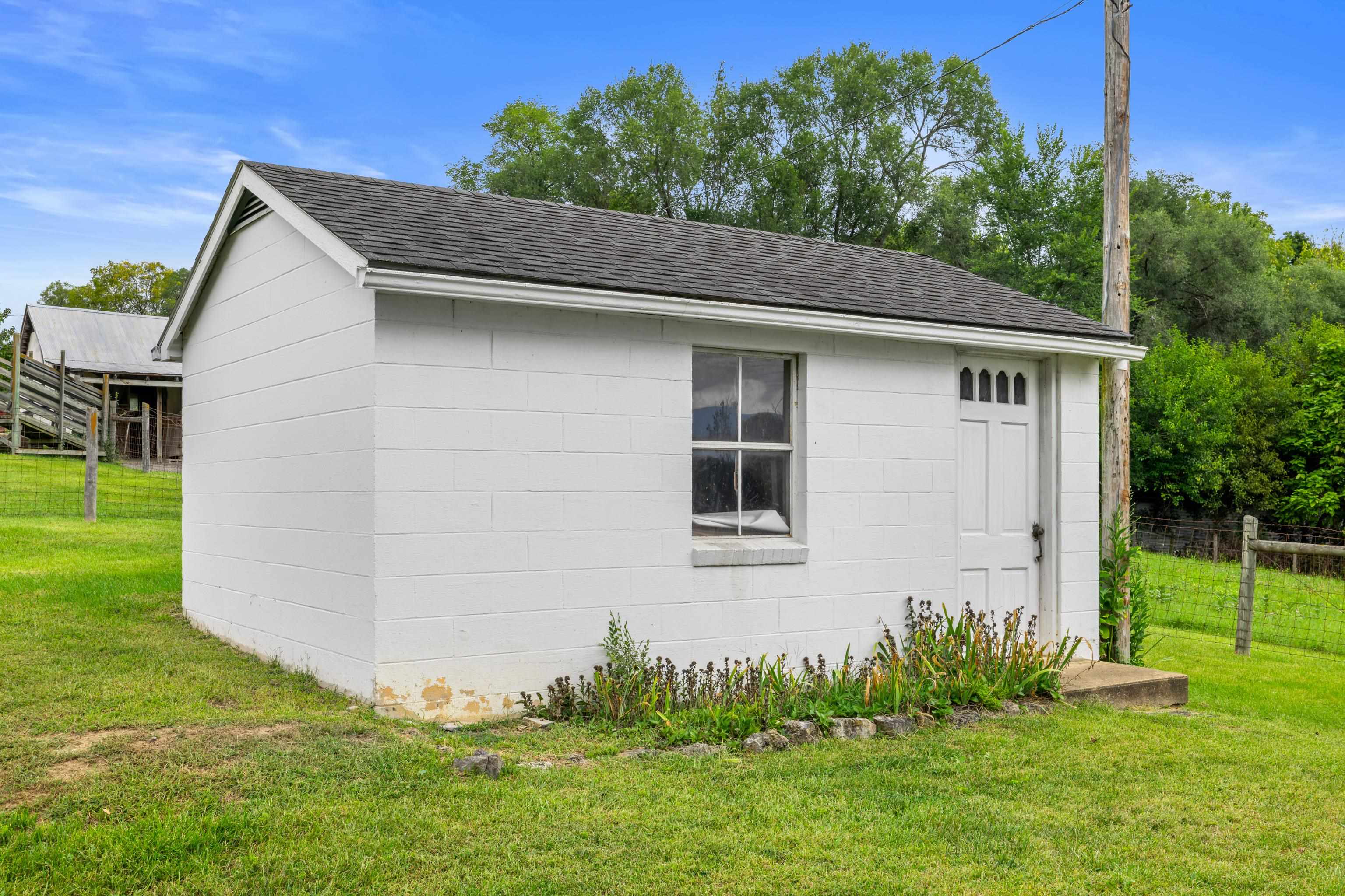 8635 NORTH VALLEY PIKE, ROCKINGHAM, Virginia 22802, 3 Bedrooms Bedrooms, ,1 BathroomBathrooms,Residential,8635 NORTH VALLEY PIKE,681881 MLS # 681881 8635 NORTH VALLEY PIKE, ROCKINGHAM, Virginia 22802, 3 Bedrooms Bedrooms, ,1 BathroomBathrooms,Residential,8635 NORTH VALLEY PIKE,681881 MLS # 681881