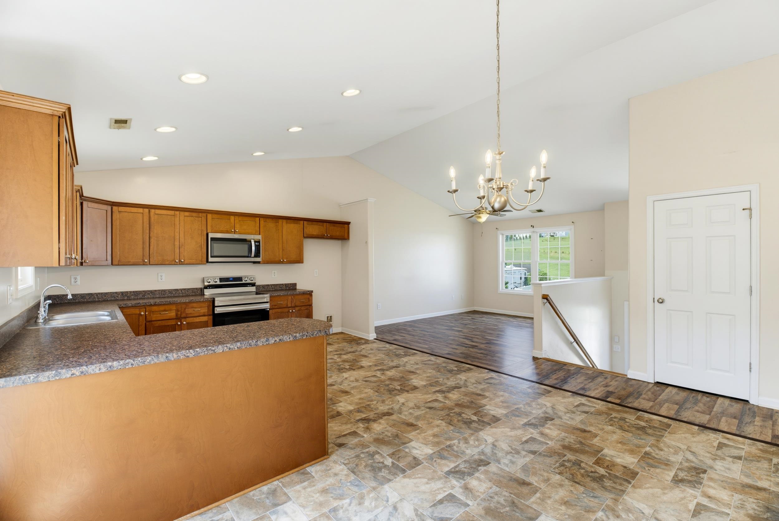 85 LOFTY CIR, STUARTS DRAFT, Virginia 24477, 4 Bedrooms Bedrooms, ,3 BathroomsBathrooms,Residential,85 LOFTY CIR,679674 MLS # 679674