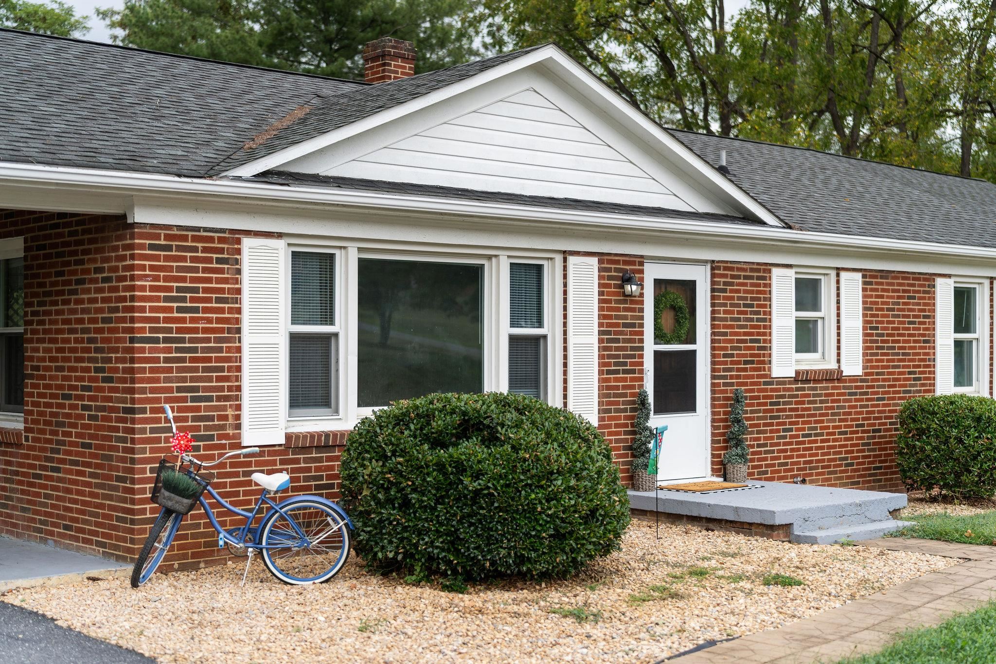1333 MIDDLEBROOK RD, STAUNTON, Virginia 24401, 3 Bedrooms Bedrooms, ,2 BathroomsBathrooms,Residential,1333 MIDDLEBROOK RD,681886 MLS # 681886 1333 MIDDLEBROOK RD, STAUNTON, Virginia 24401, 3 Bedrooms Bedrooms, ,2 BathroomsBathrooms,Residential,1333 MIDDLEBROOK RD,681886 MLS # 681886