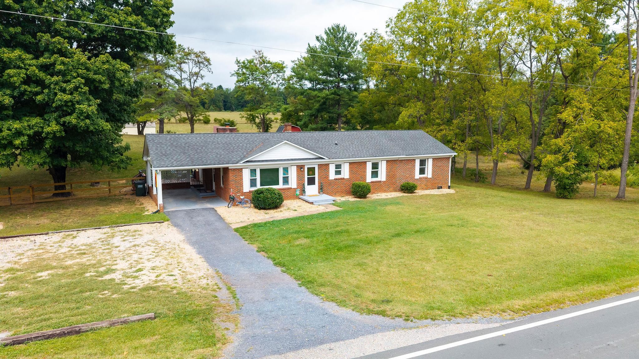 1333 MIDDLEBROOK RD, STAUNTON, Virginia 24401, 3 Bedrooms Bedrooms, ,2 BathroomsBathrooms,Residential,1333 MIDDLEBROOK RD,681886 MLS # 681886 1333 MIDDLEBROOK RD, STAUNTON, Virginia 24401, 3 Bedrooms Bedrooms, ,2 BathroomsBathrooms,Residential,1333 MIDDLEBROOK RD,681886 MLS # 681886