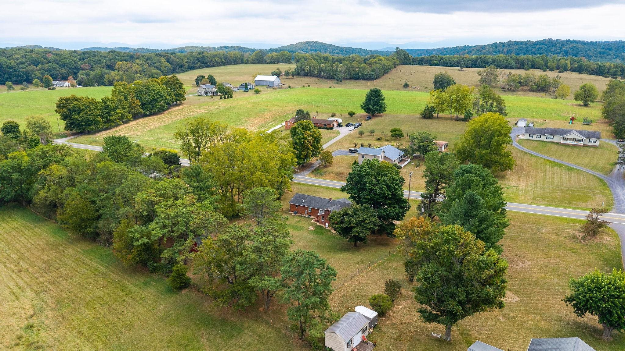 1333 MIDDLEBROOK RD, STAUNTON, Virginia 24401, 3 Bedrooms Bedrooms, ,2 BathroomsBathrooms,Residential,1333 MIDDLEBROOK RD,681886 MLS # 681886 1333 MIDDLEBROOK RD, STAUNTON, Virginia 24401, 3 Bedrooms Bedrooms, ,2 BathroomsBathrooms,Residential,1333 MIDDLEBROOK RD,681886 MLS # 681886