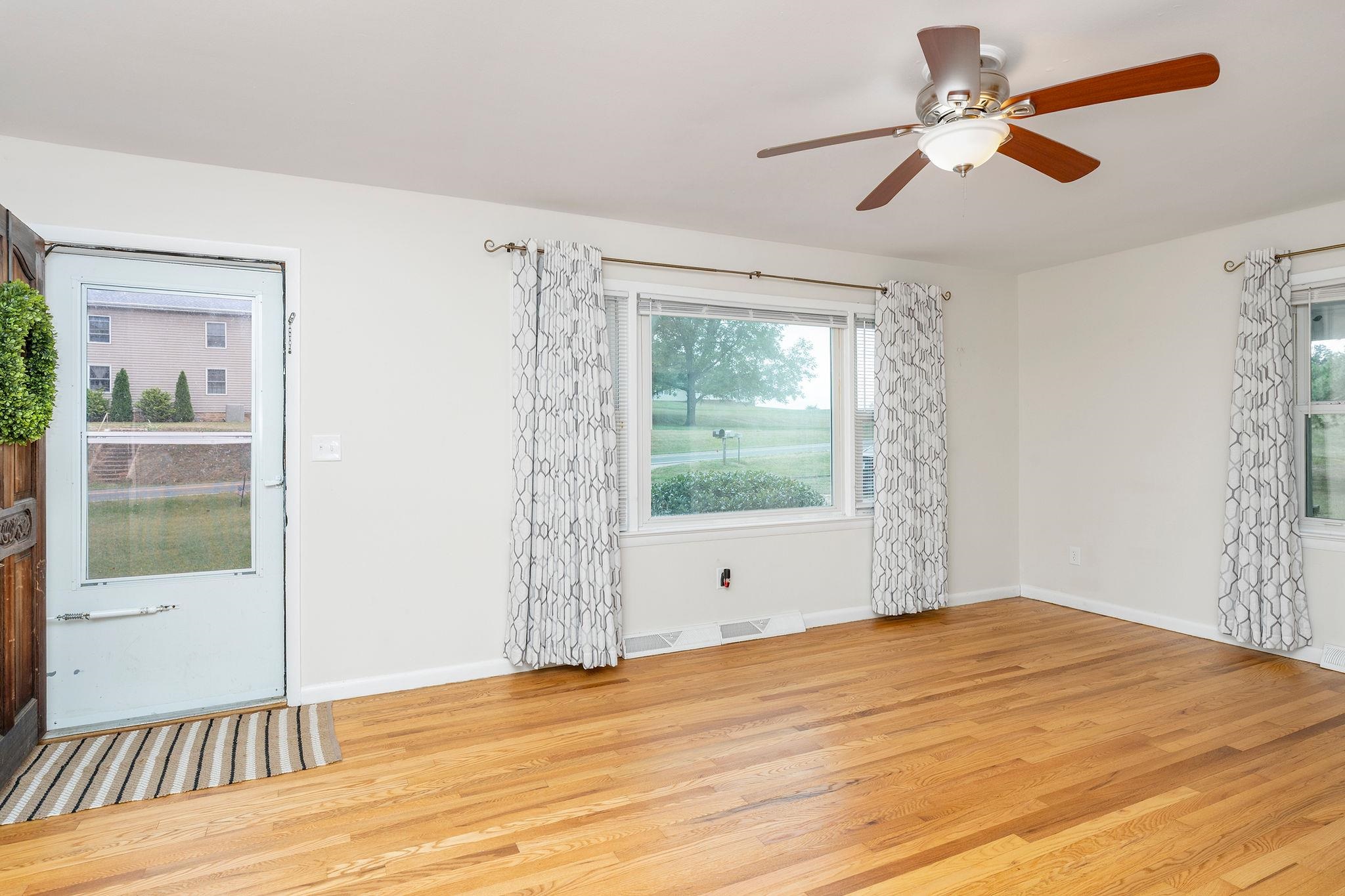 1333 MIDDLEBROOK RD, STAUNTON, Virginia 24401, 3 Bedrooms Bedrooms, ,2 BathroomsBathrooms,Residential,1333 MIDDLEBROOK RD,681886 MLS # 681886 1333 MIDDLEBROOK RD, STAUNTON, Virginia 24401, 3 Bedrooms Bedrooms, ,2 BathroomsBathrooms,Residential,1333 MIDDLEBROOK RD,681886 MLS # 681886