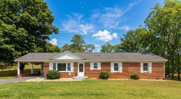 1333 MIDDLEBROOK RD, STAUNTON, Virginia 24401, 3 Bedrooms Bedrooms, ,2 BathroomsBathrooms,Residential,1333 MIDDLEBROOK RD,681886 MLS # 681886