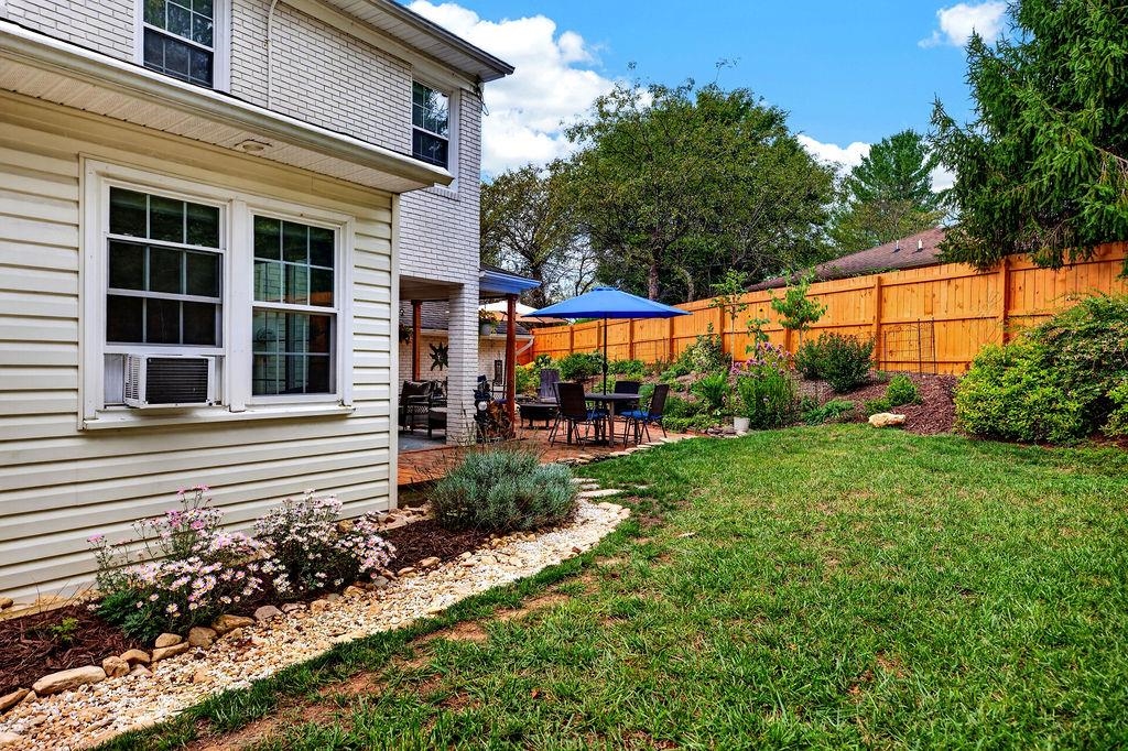 1817 CHEROKEE RD, WAYNESBORO, Virginia 22980, 4 Bedrooms Bedrooms, ,2 BathroomsBathrooms,Residential,1817 CHEROKEE RD,681905 MLS # 681905