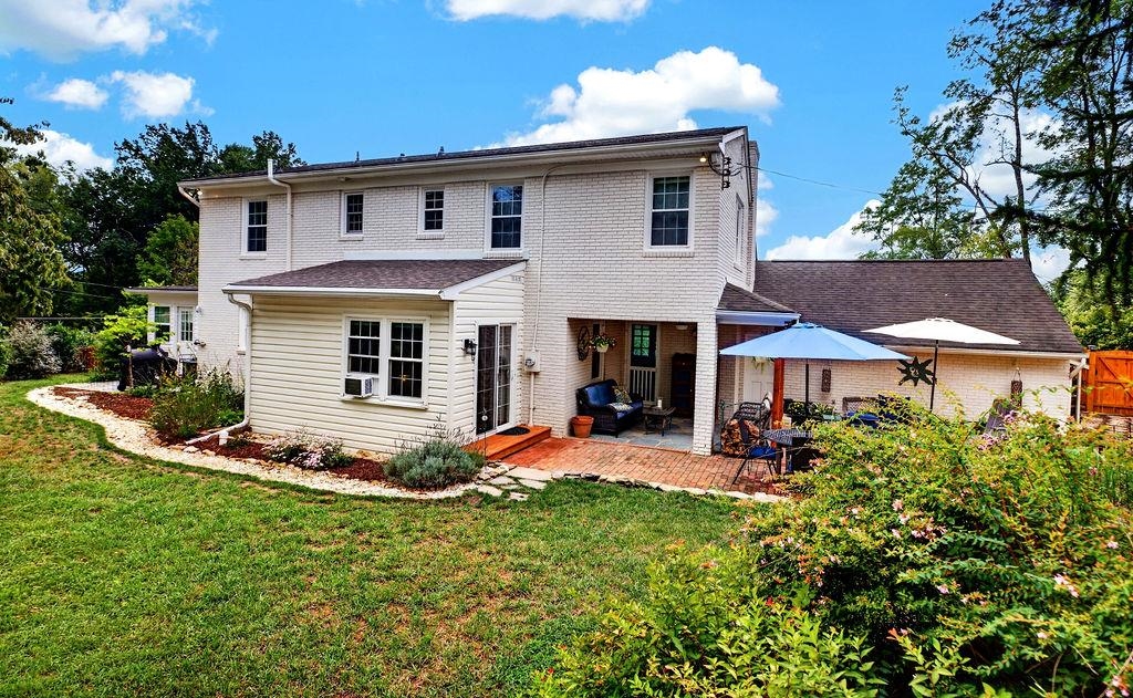 1817 CHEROKEE RD, WAYNESBORO, Virginia 22980, 4 Bedrooms Bedrooms, ,2 BathroomsBathrooms,Residential,1817 CHEROKEE RD,681905 MLS # 681905