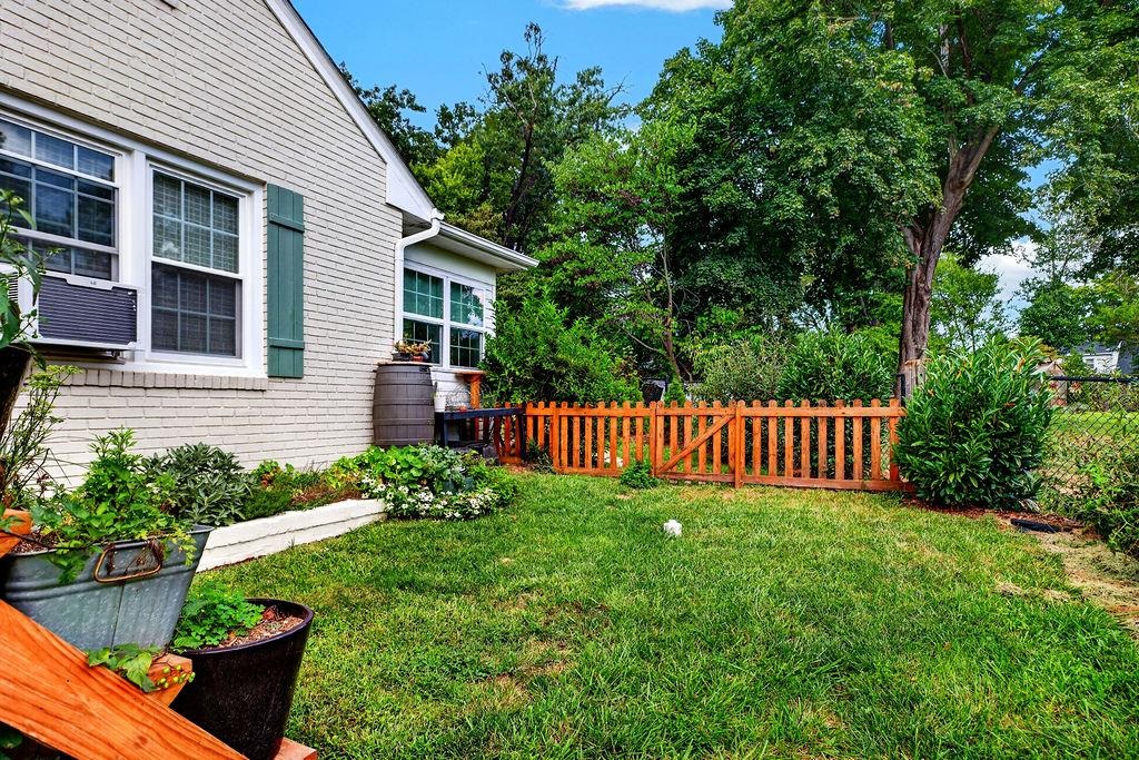 1817 CHEROKEE RD, WAYNESBORO, Virginia 22980, 4 Bedrooms Bedrooms, ,2 BathroomsBathrooms,Residential,1817 CHEROKEE RD,681905 MLS # 681905