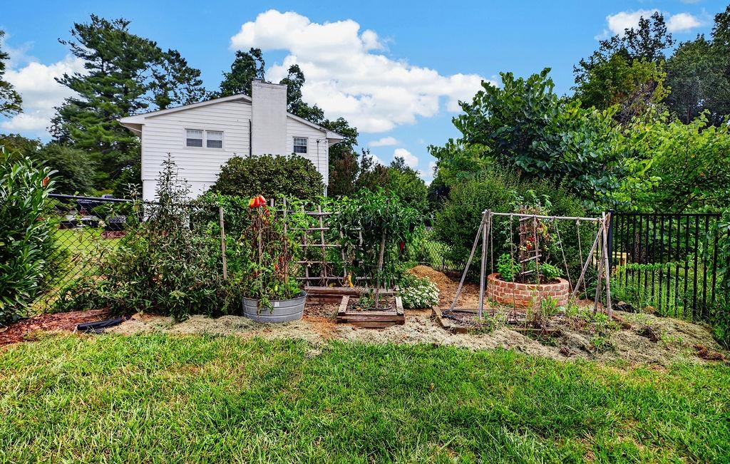 1817 CHEROKEE RD, WAYNESBORO, Virginia 22980, 4 Bedrooms Bedrooms, ,2 BathroomsBathrooms,Residential,1817 CHEROKEE RD,681905 MLS # 681905