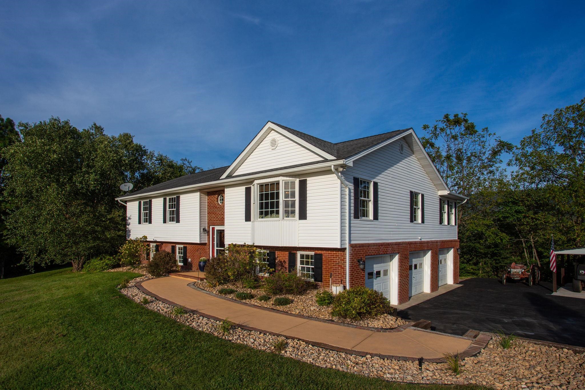 215 GREEN HILLS LN, NEW MARKET, Virginia 22844, 4 Bedrooms Bedrooms, ,2 BathroomsBathrooms,Residential,Hummingbird Hill,215 GREEN HILLS LN,681906 MLS # 681906