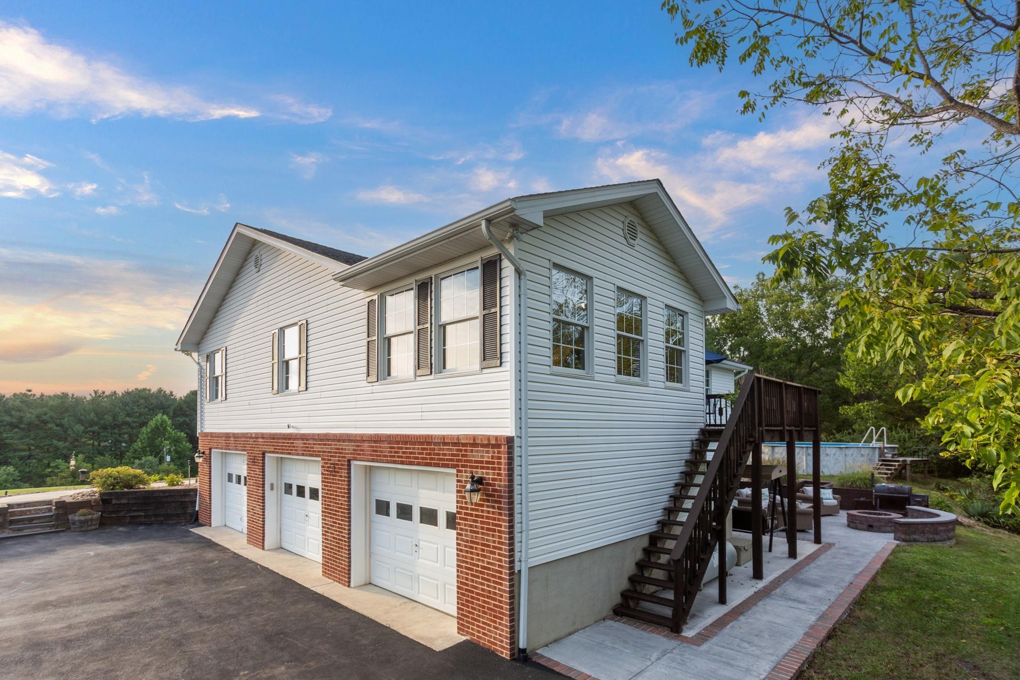 215 GREEN HILLS LN, NEW MARKET, Virginia 22844, 4 Bedrooms Bedrooms, ,2 BathroomsBathrooms,Residential,Hummingbird Hill,215 GREEN HILLS LN,681906 MLS # 681906