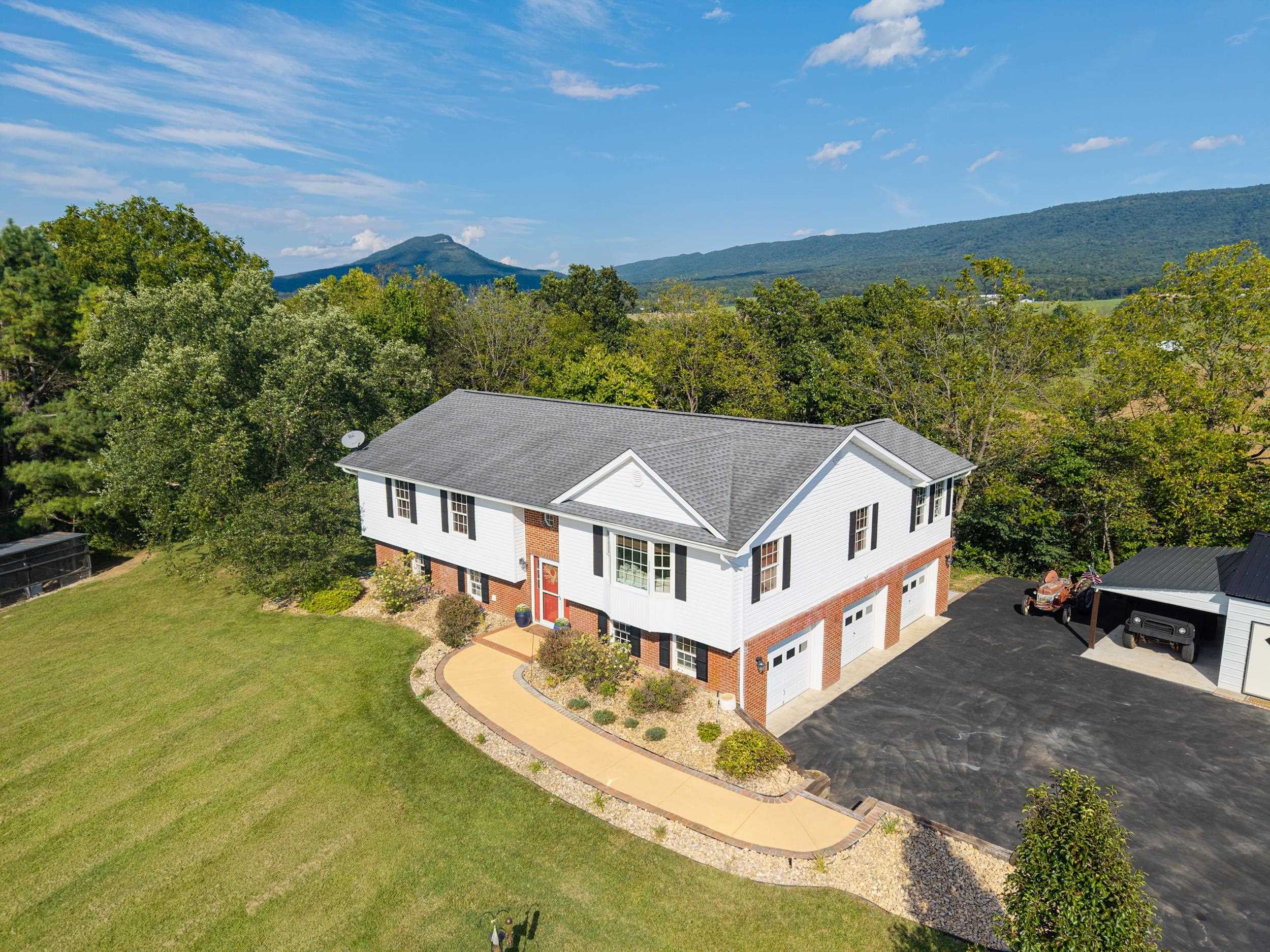 215 GREEN HILLS LN, NEW MARKET, Virginia 22844, 4 Bedrooms Bedrooms, ,2 BathroomsBathrooms,Residential,Hummingbird Hill,215 GREEN HILLS LN,681906 MLS # 681906