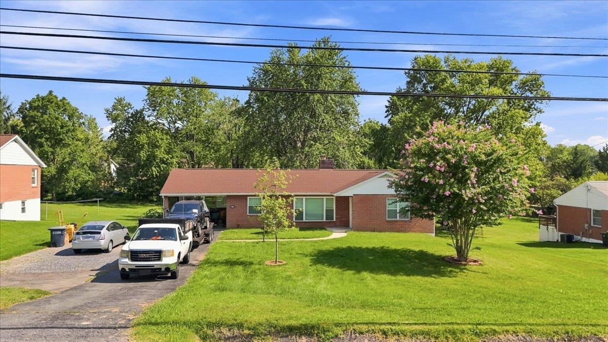 82 PLEASANT HILL RD, HARRISONBURG, Virginia 22801, 3 Bedrooms Bedrooms, ,1 BathroomBathrooms,Residential,82 PLEASANT HILL RD,681918 MLS # 681918 82 PLEASANT HILL RD, HARRISONBURG, Virginia 22801, 3 Bedrooms Bedrooms, ,1 BathroomBathrooms,Residential,82 PLEASANT HILL RD,681918 MLS # 681918