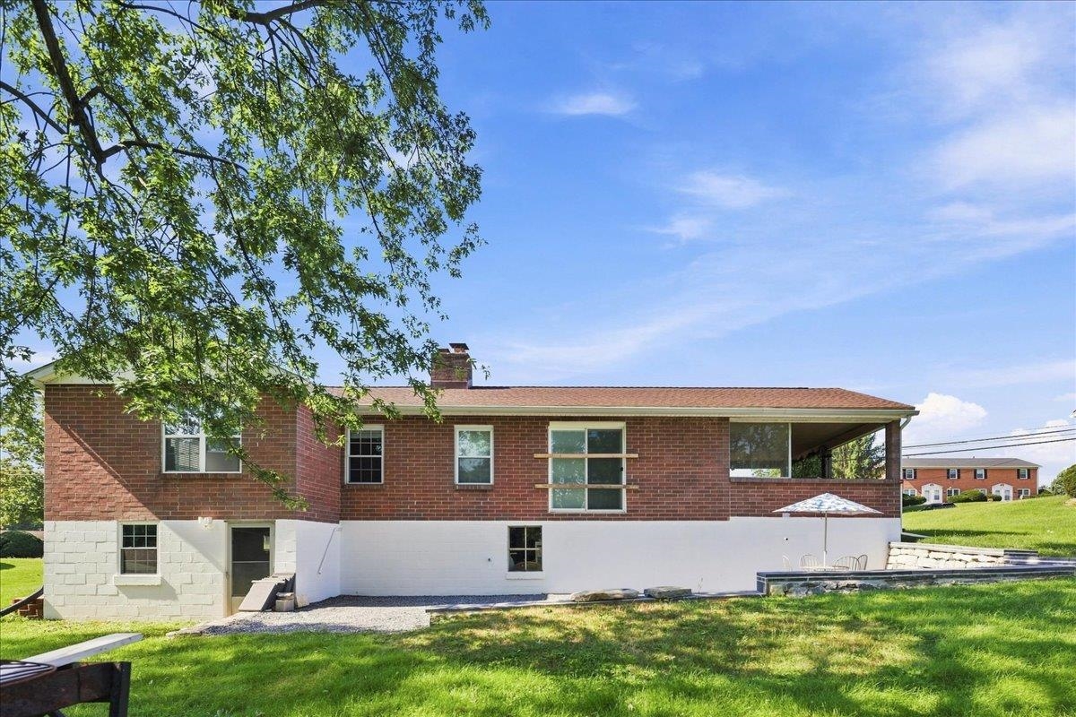 82 PLEASANT HILL RD, HARRISONBURG, Virginia 22801, 3 Bedrooms Bedrooms, ,1 BathroomBathrooms,Residential,82 PLEASANT HILL RD,681918 MLS # 681918 82 PLEASANT HILL RD, HARRISONBURG, Virginia 22801, 3 Bedrooms Bedrooms, ,1 BathroomBathrooms,Residential,82 PLEASANT HILL RD,681918 MLS # 681918