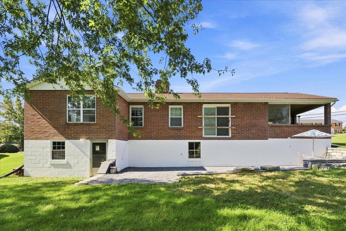 82 PLEASANT HILL RD, HARRISONBURG, Virginia 22801, 3 Bedrooms Bedrooms, ,1 BathroomBathrooms,Residential,82 PLEASANT HILL RD,681918 MLS # 681918 82 PLEASANT HILL RD, HARRISONBURG, Virginia 22801, 3 Bedrooms Bedrooms, ,1 BathroomBathrooms,Residential,82 PLEASANT HILL RD,681918 MLS # 681918