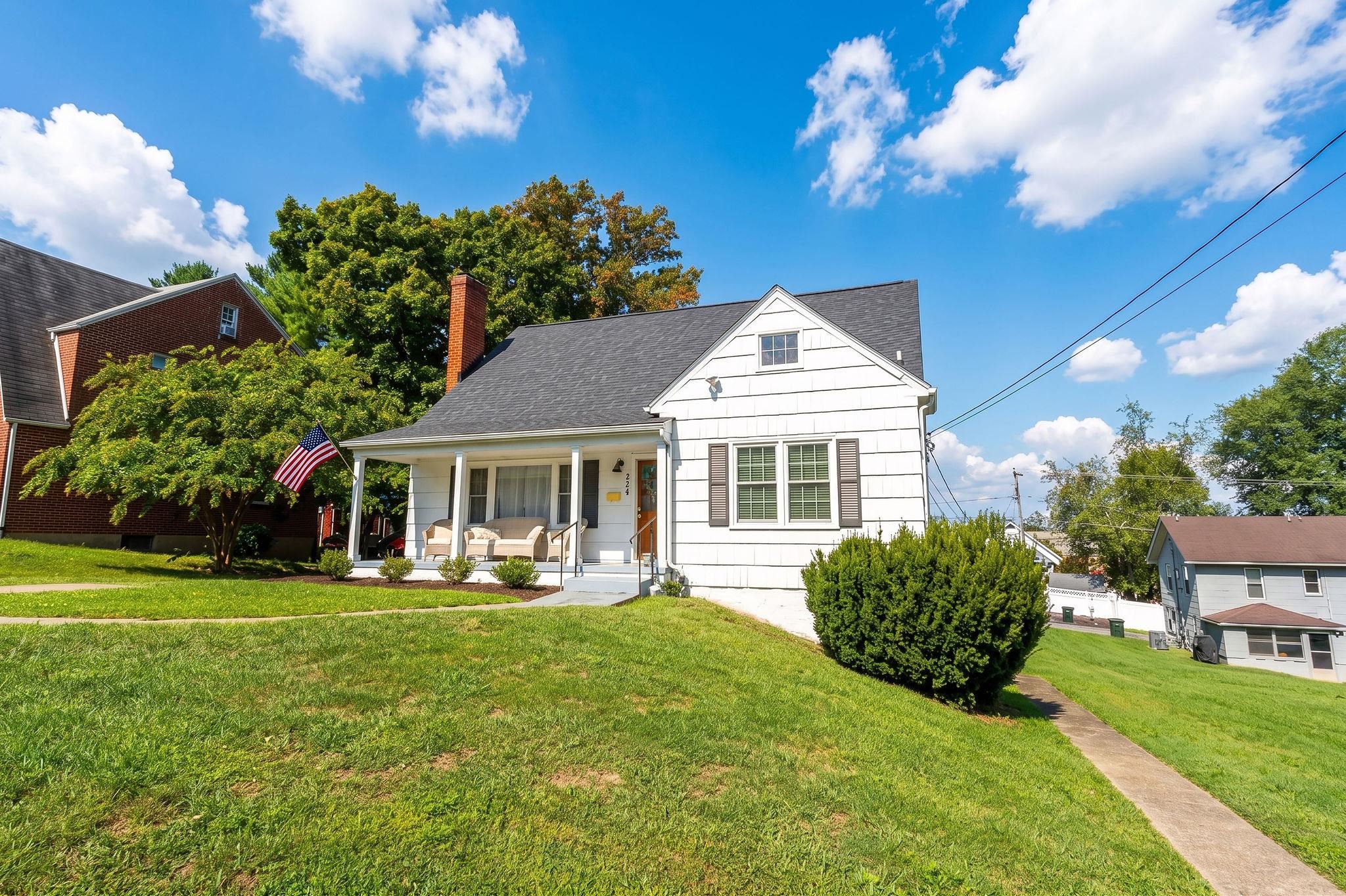 415 CHERRY AVE, WAYNESBORO, Virginia 22980, ,Residential,415 CHERRY AVE,681936 MLS # 681936 415 CHERRY AVE, WAYNESBORO, Virginia 22980, ,Residential,415 CHERRY AVE,681936 MLS # 681936