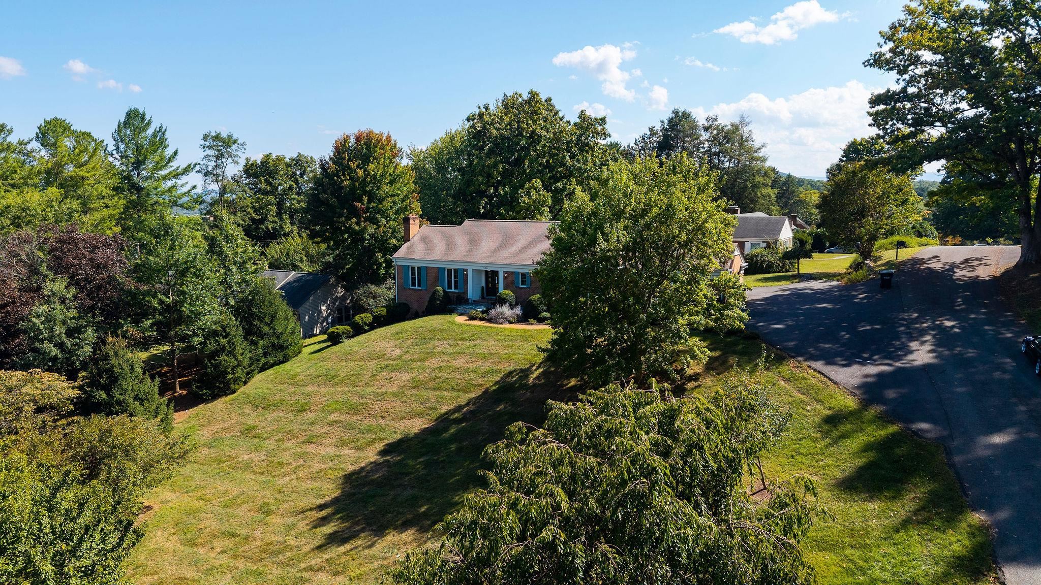 105 WOODLAND DR, STAUNTON, Virginia 24401, 3 Bedrooms Bedrooms, ,2 BathroomsBathrooms,Residential,105 WOODLAND DR,681930 MLS # 681930 105 WOODLAND DR, STAUNTON, Virginia 24401, 3 Bedrooms Bedrooms, ,2 BathroomsBathrooms,Residential,105 WOODLAND DR,681930 MLS # 681930